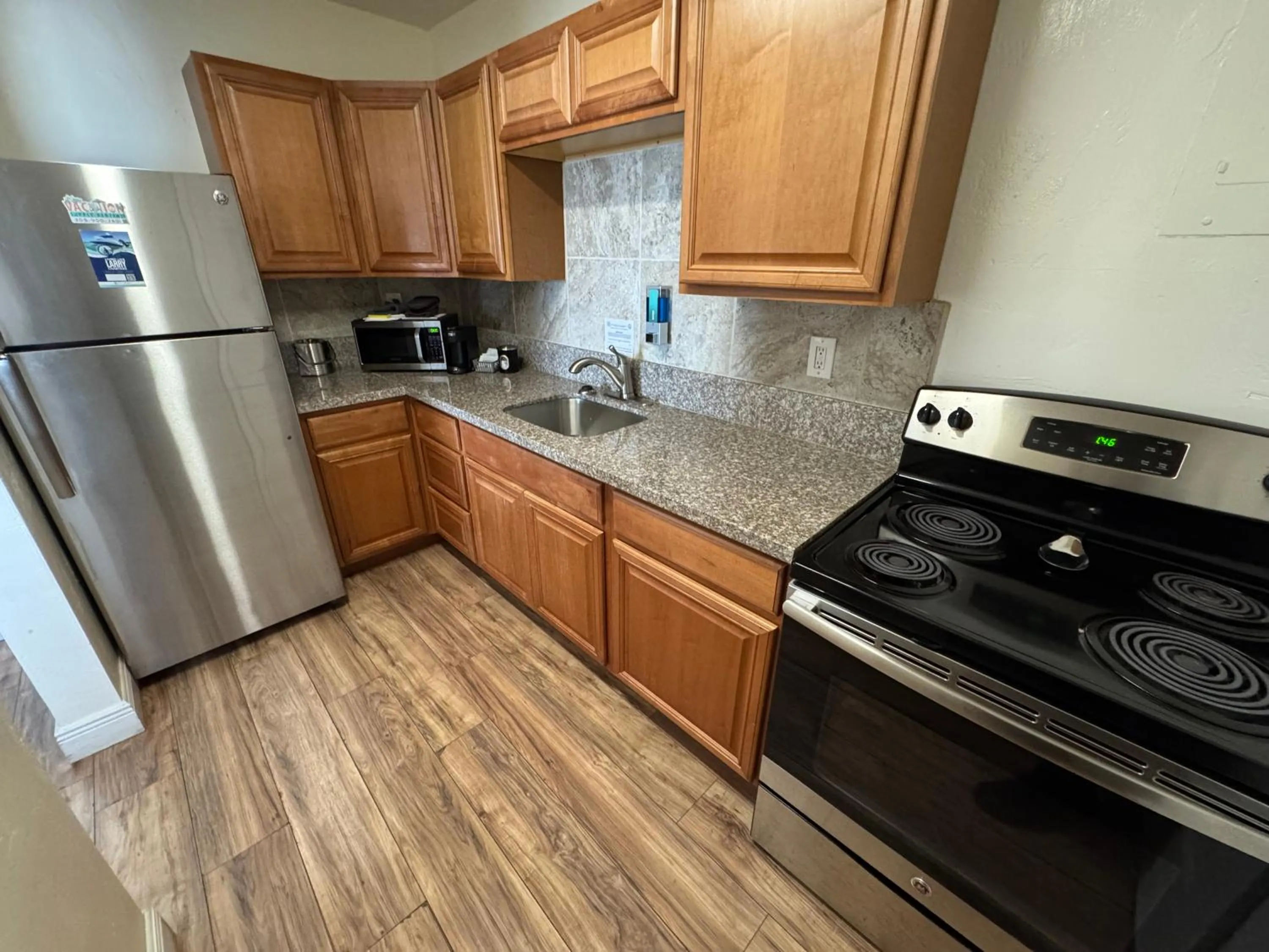 Kitchen or kitchenette in Knight's Key Suites