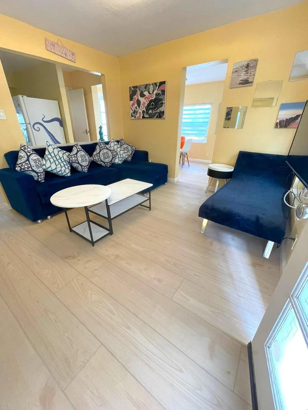 Living room in Casa Pacifica - BBQ, Firepit, Walk to tons of fun places