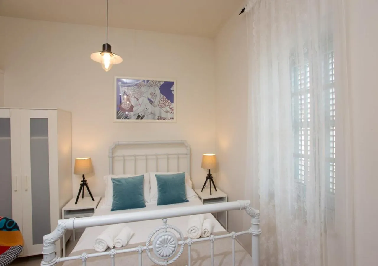 Bedroom in Shongas Inn