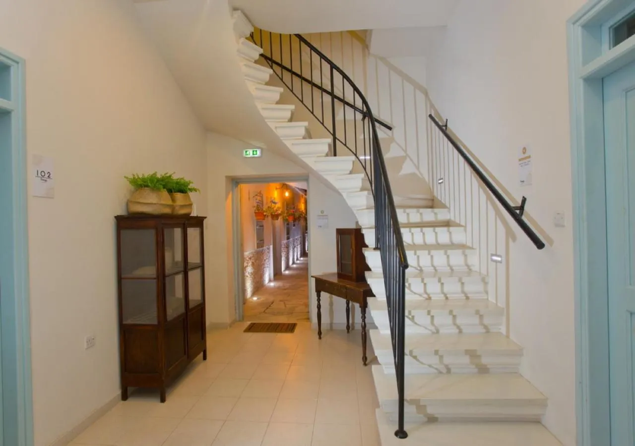 Facade/entrance in Shongas Inn