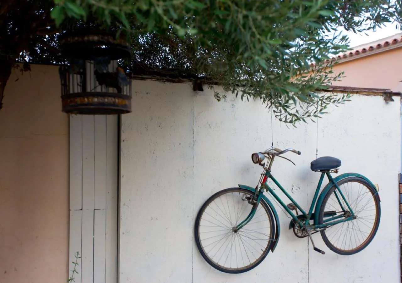 Decorative detail in Shongas Inn