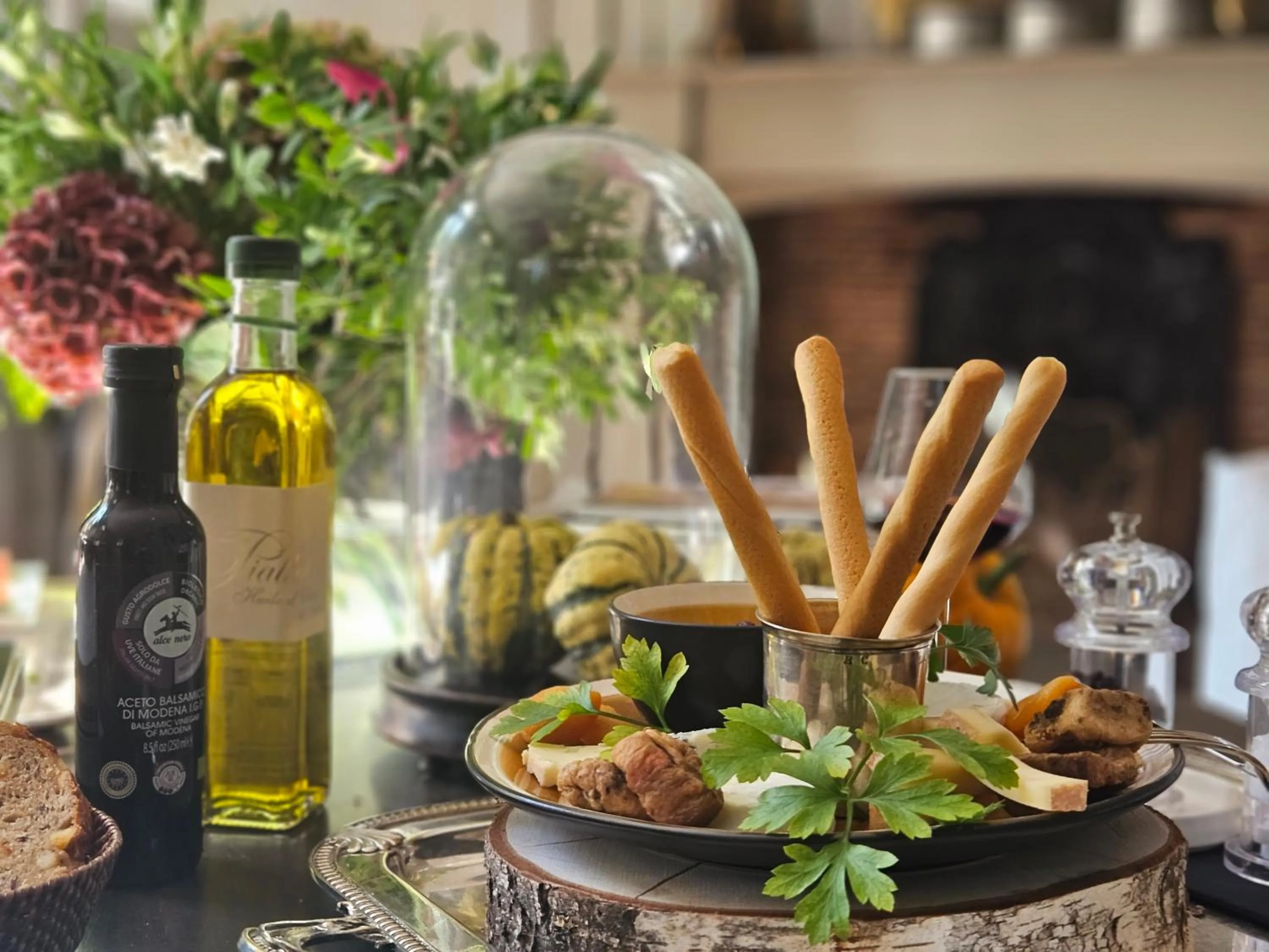 Meals in La Divine Comédie-Suites Deluxe