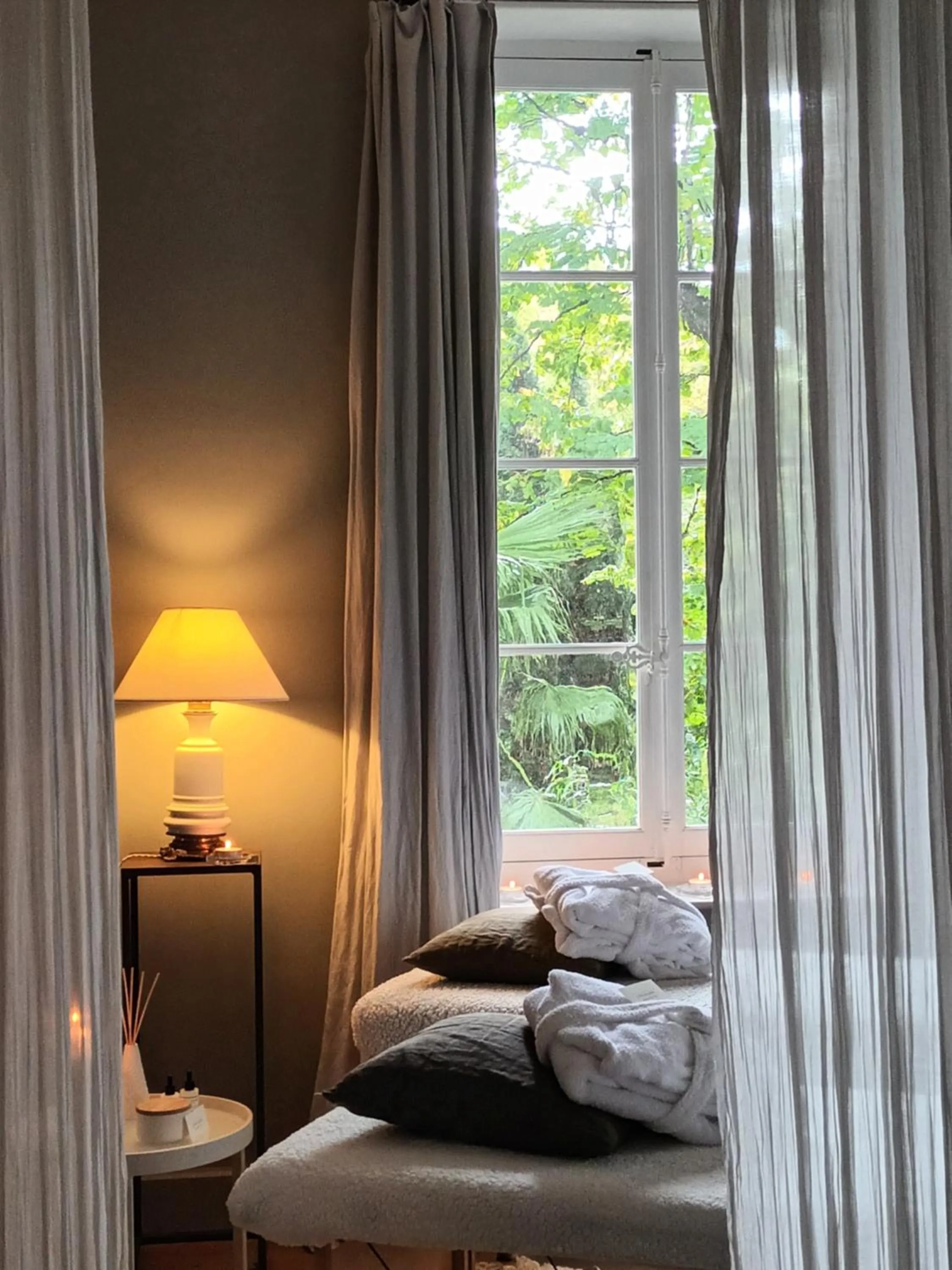 Massage, Bed in La Divine Comédie-Suites Deluxe