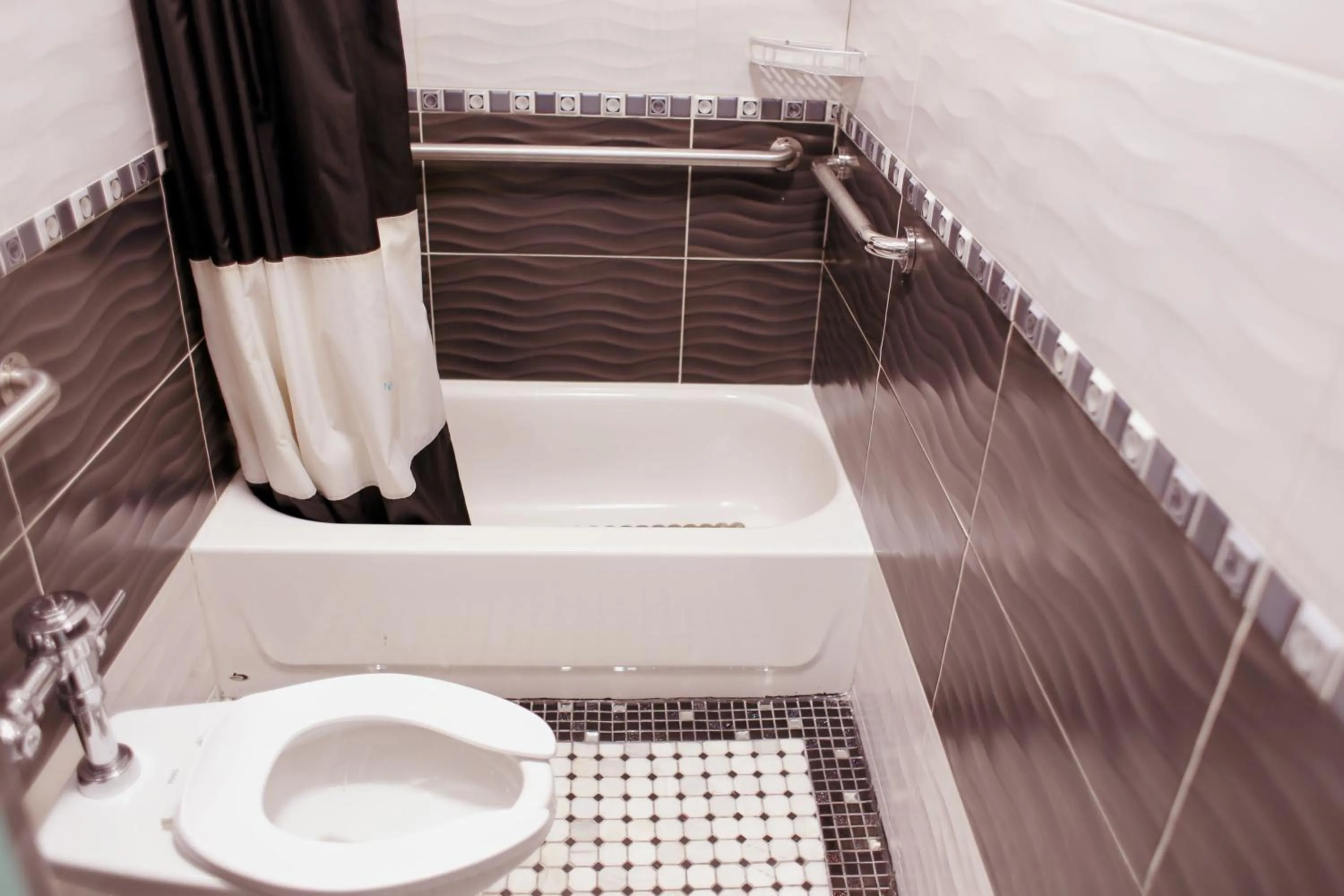 Bathroom in Oak Hotel