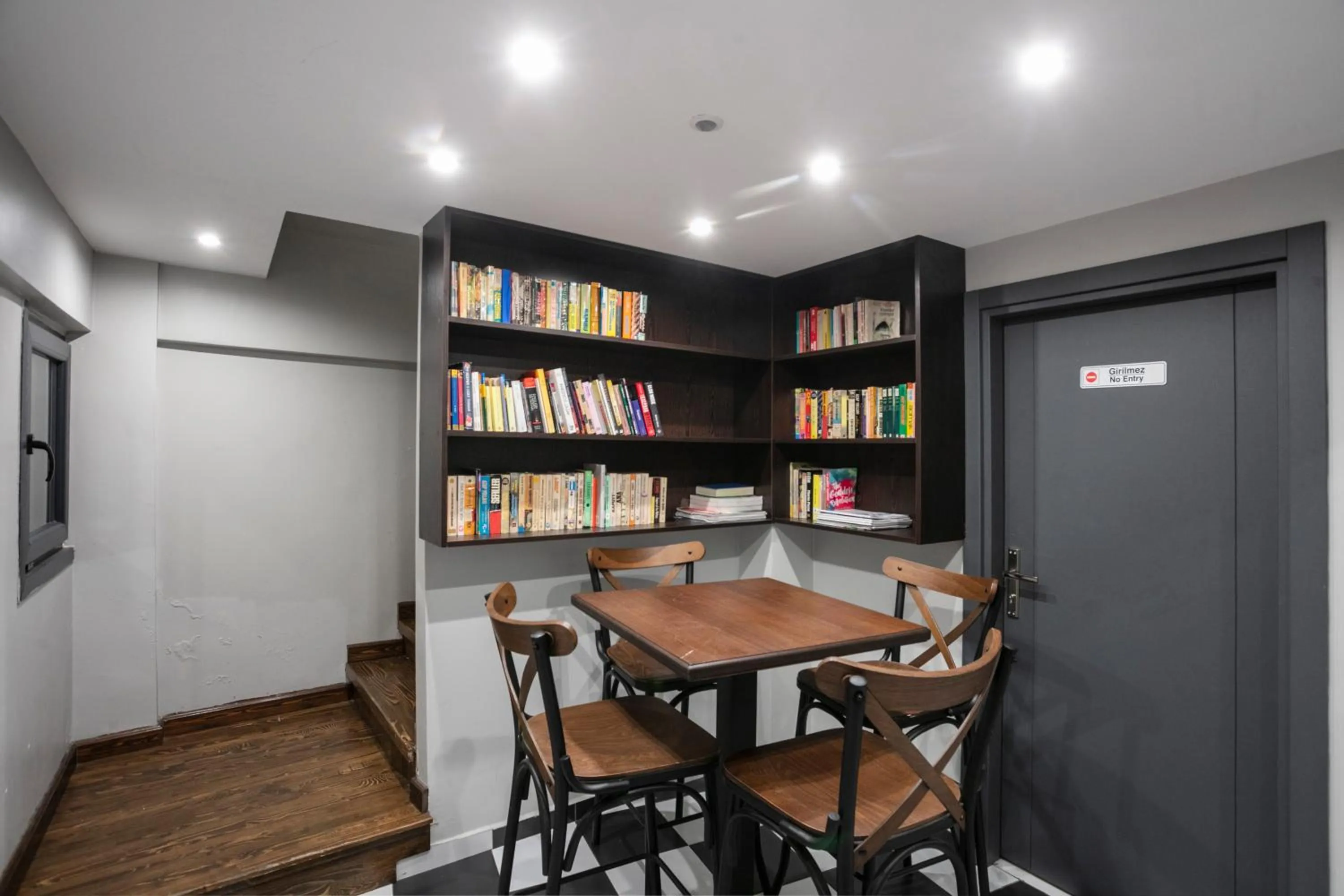 Library in Hanchi Hostel