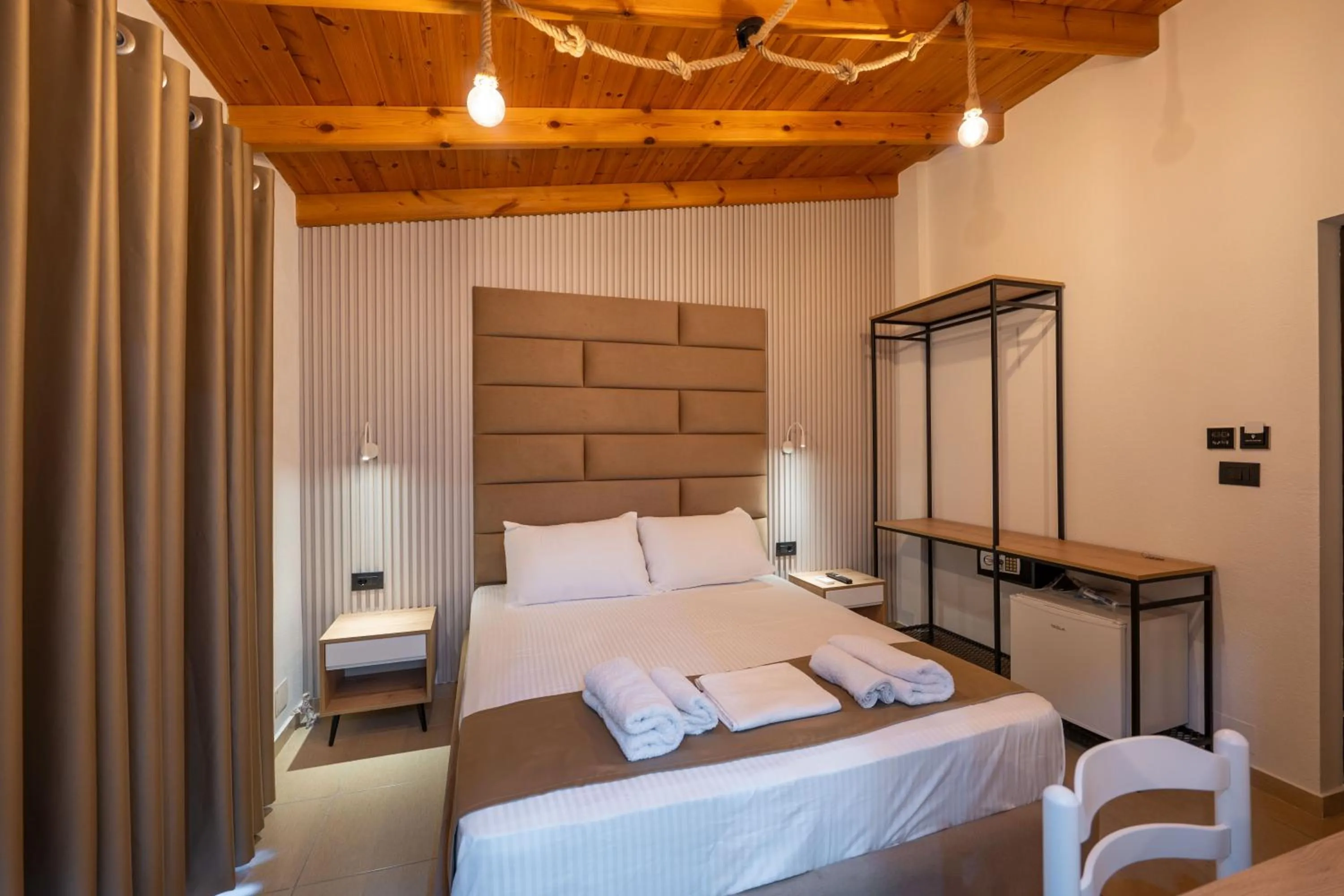 Photo of the whole room, Bed in Vila Shpetimi