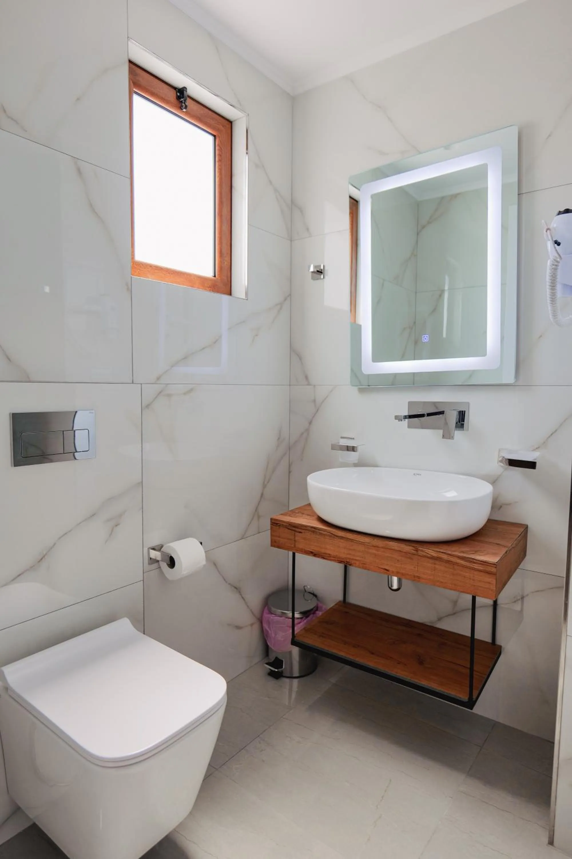 Toilet in Vila Shpetimi