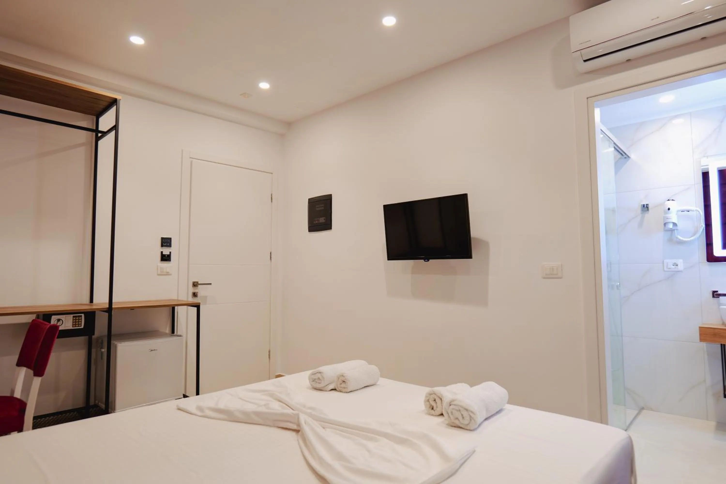 TV and multimedia, Bed in Vila Shpetimi