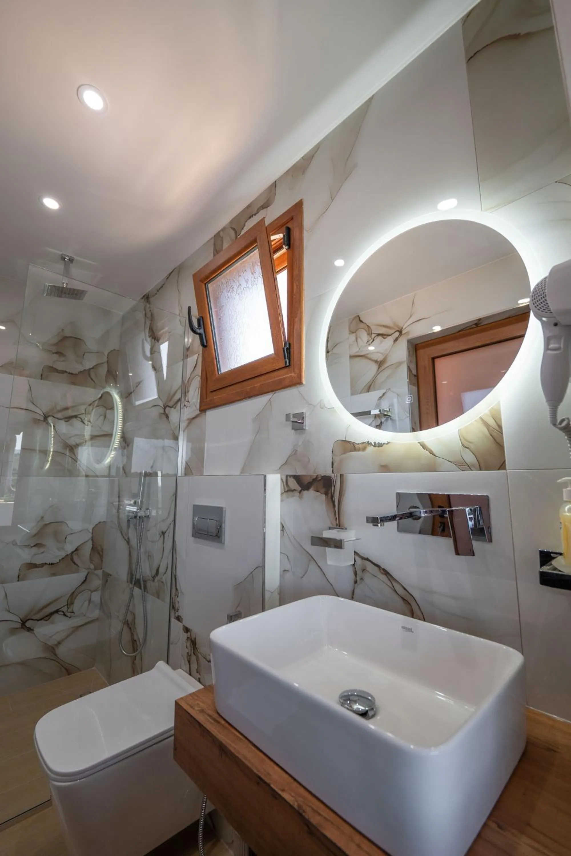 Bathroom in Vila Shpetimi