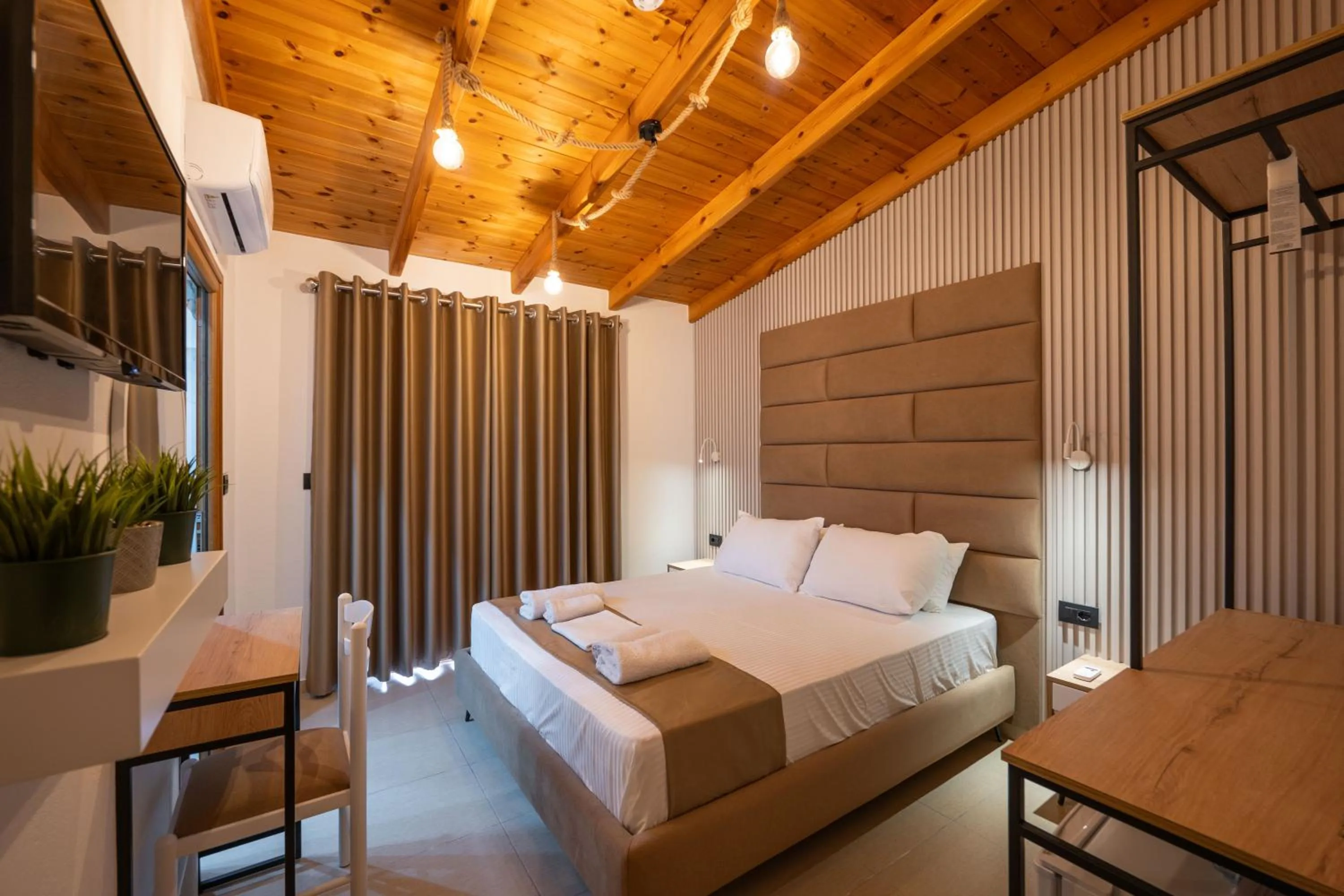 Photo of the whole room, Bed in Vila Shpetimi