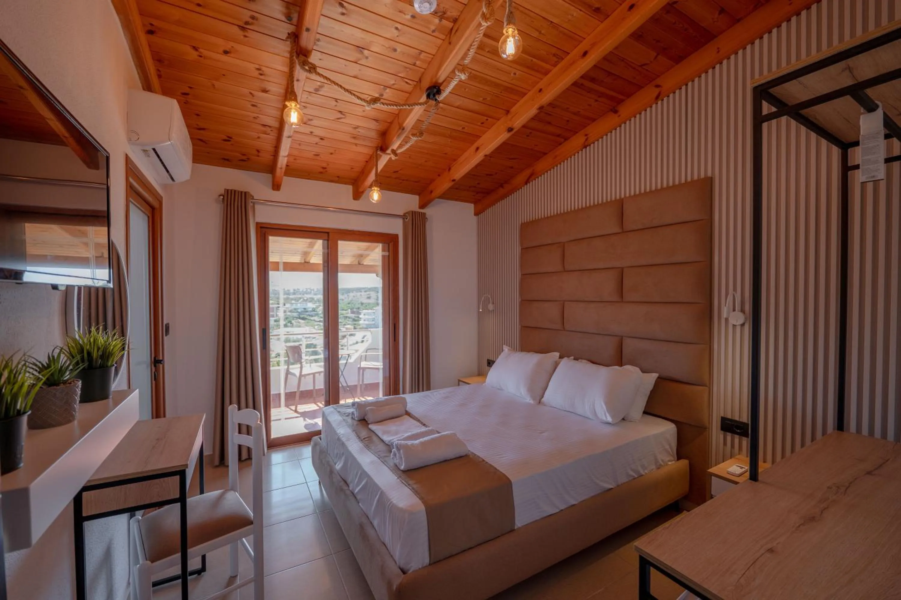 Photo of the whole room, Bed in Vila Shpetimi