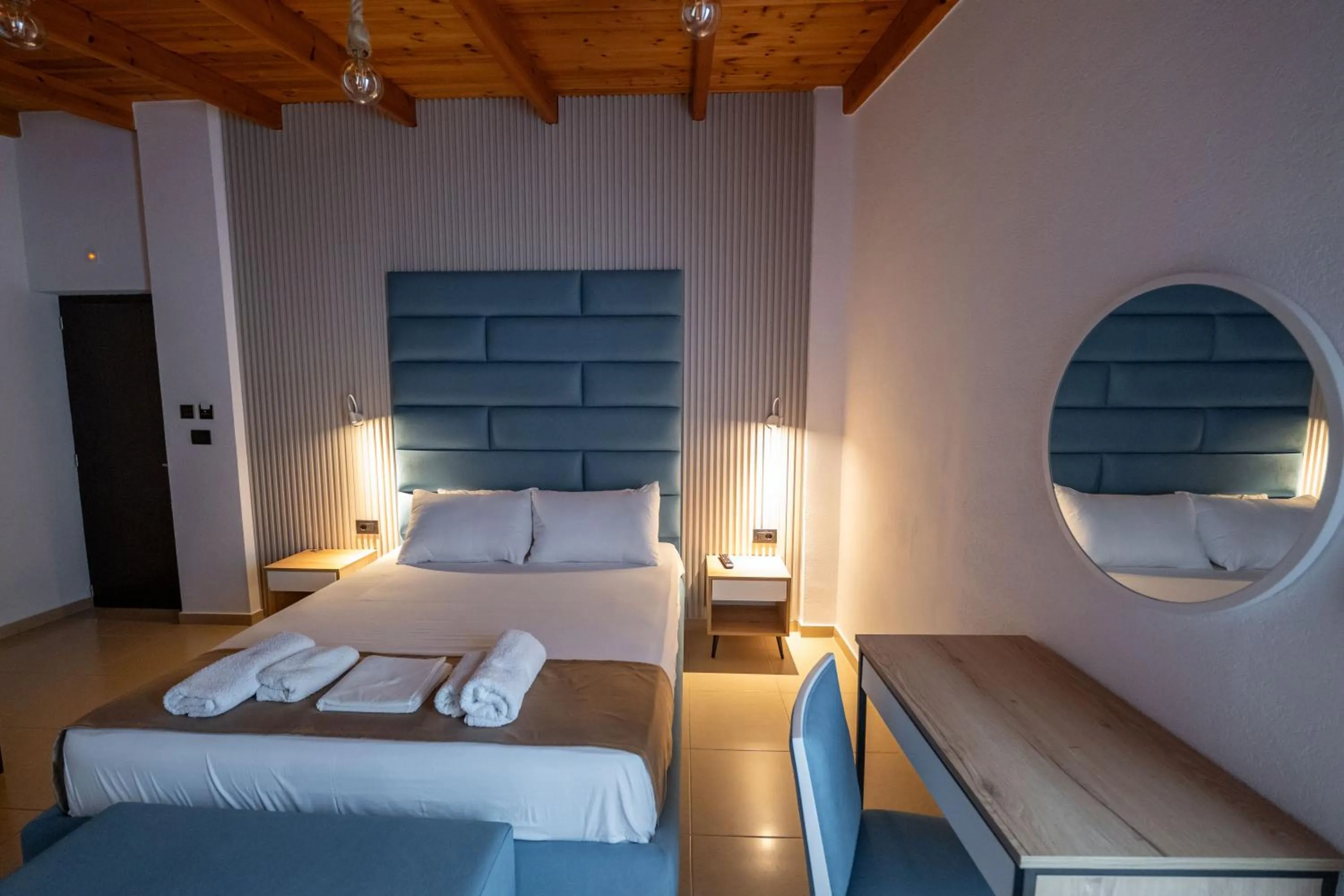 Photo of the whole room, Bed in Vila Shpetimi