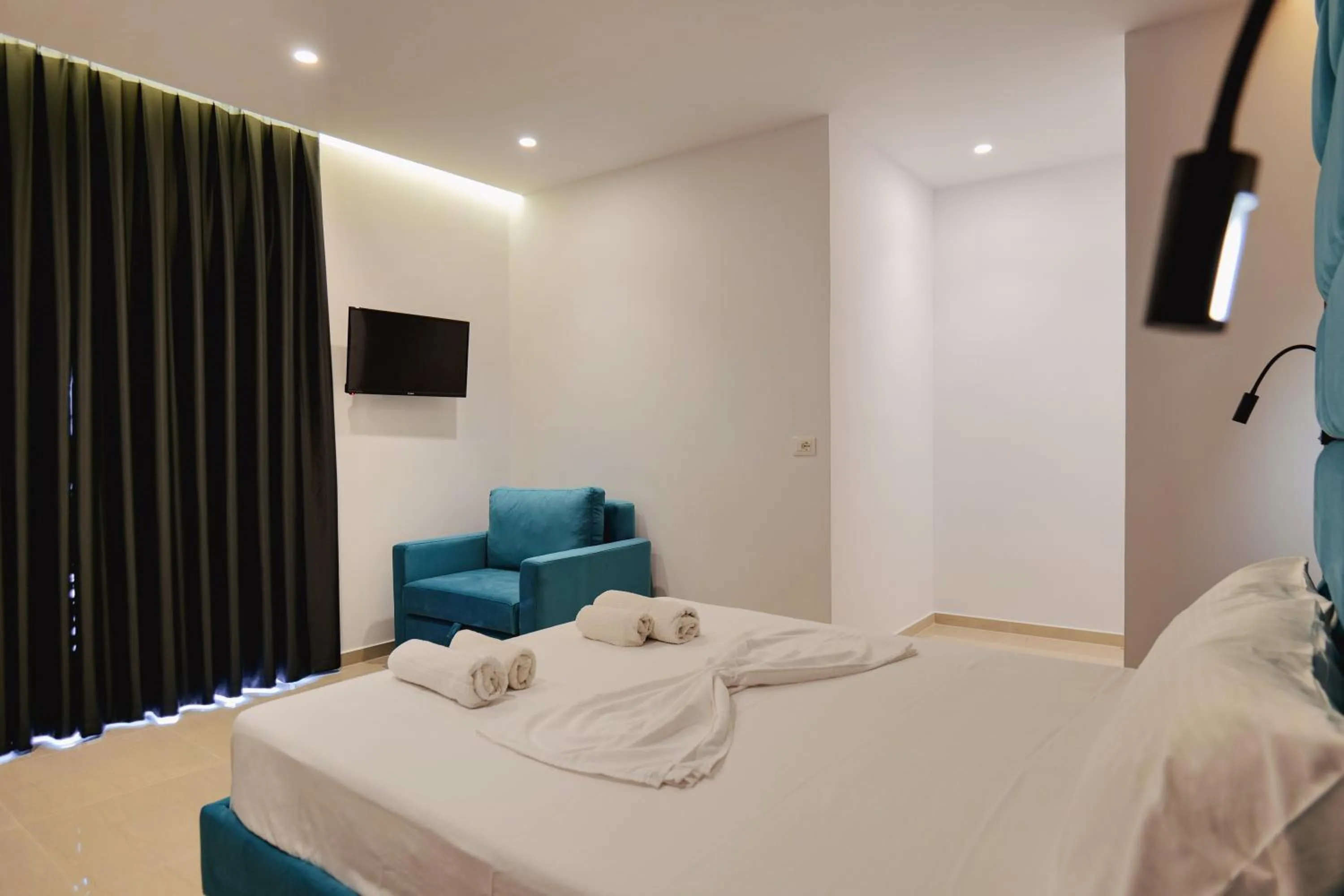 TV and multimedia, Bed in Vila Shpetimi