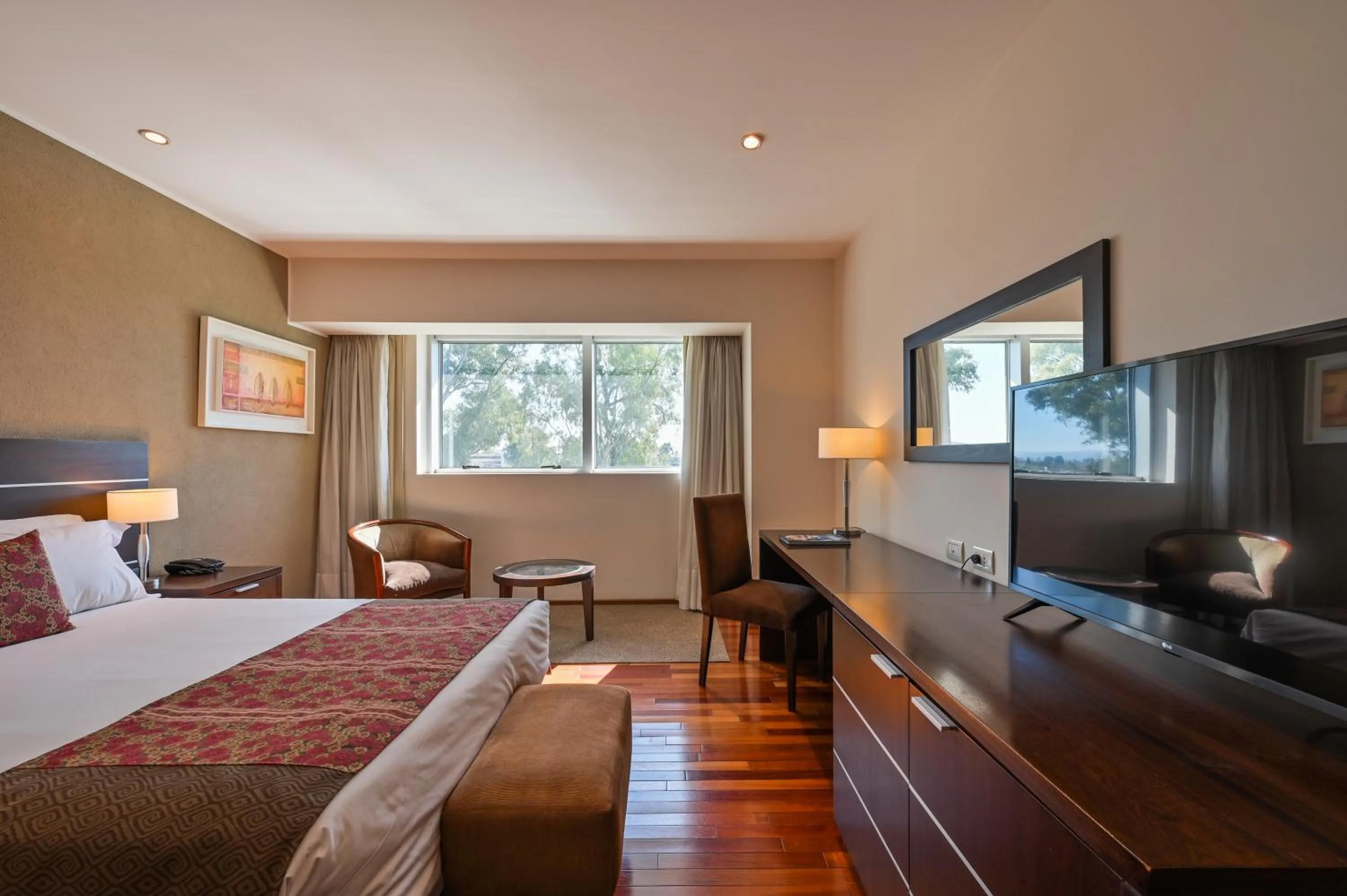 Photo of the whole room, Bed in Orfeo Suites Cordoba