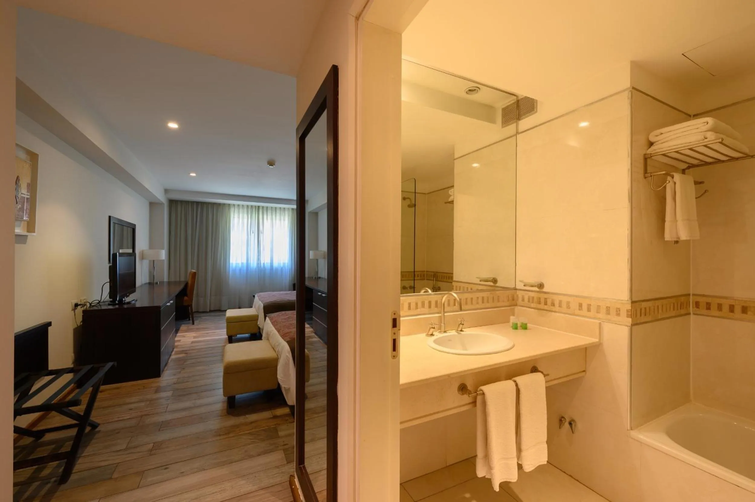 Bathroom in Orfeo Suites Cordoba