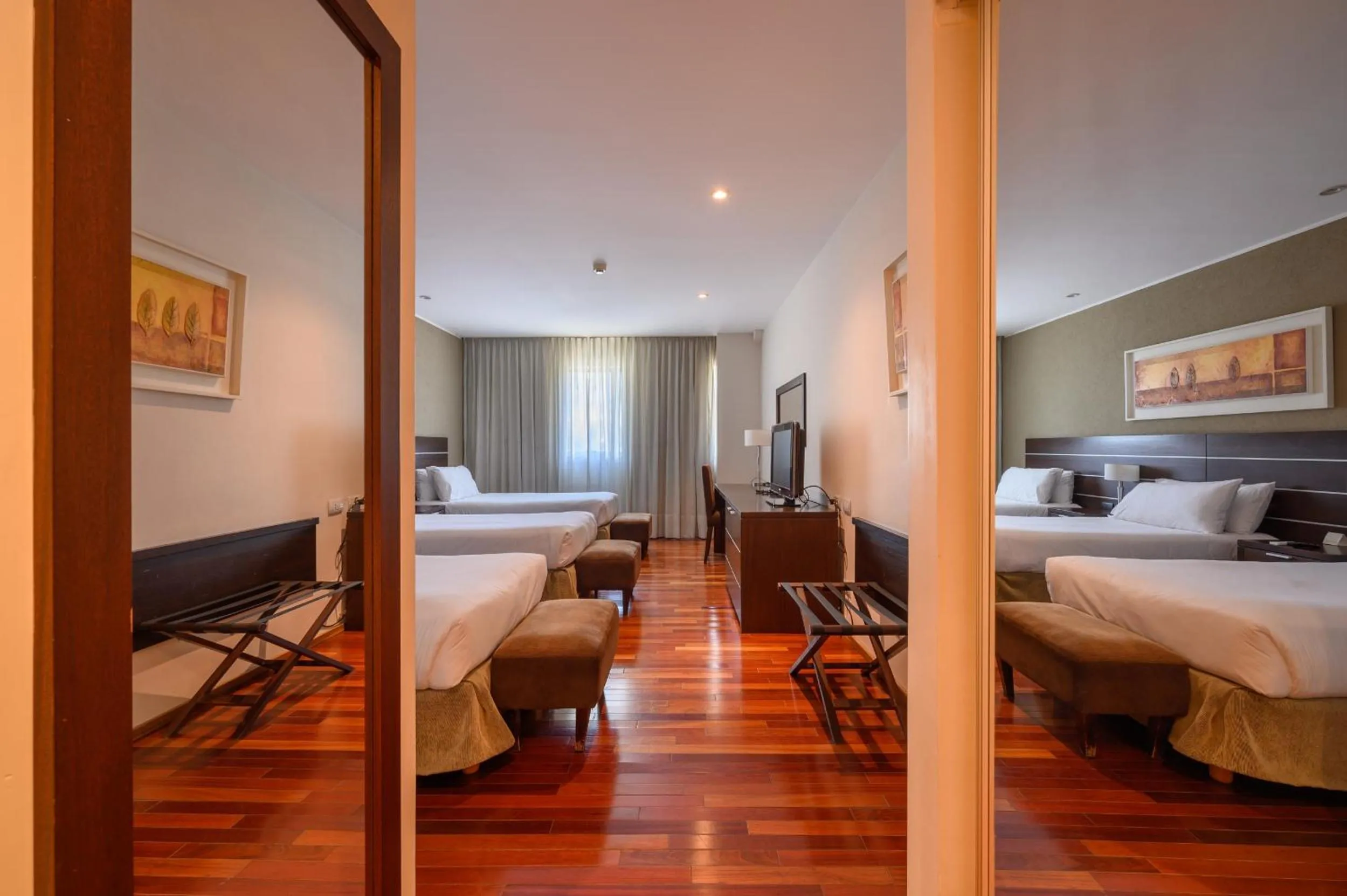 Photo of the whole room, Bed in Orfeo Suites Cordoba