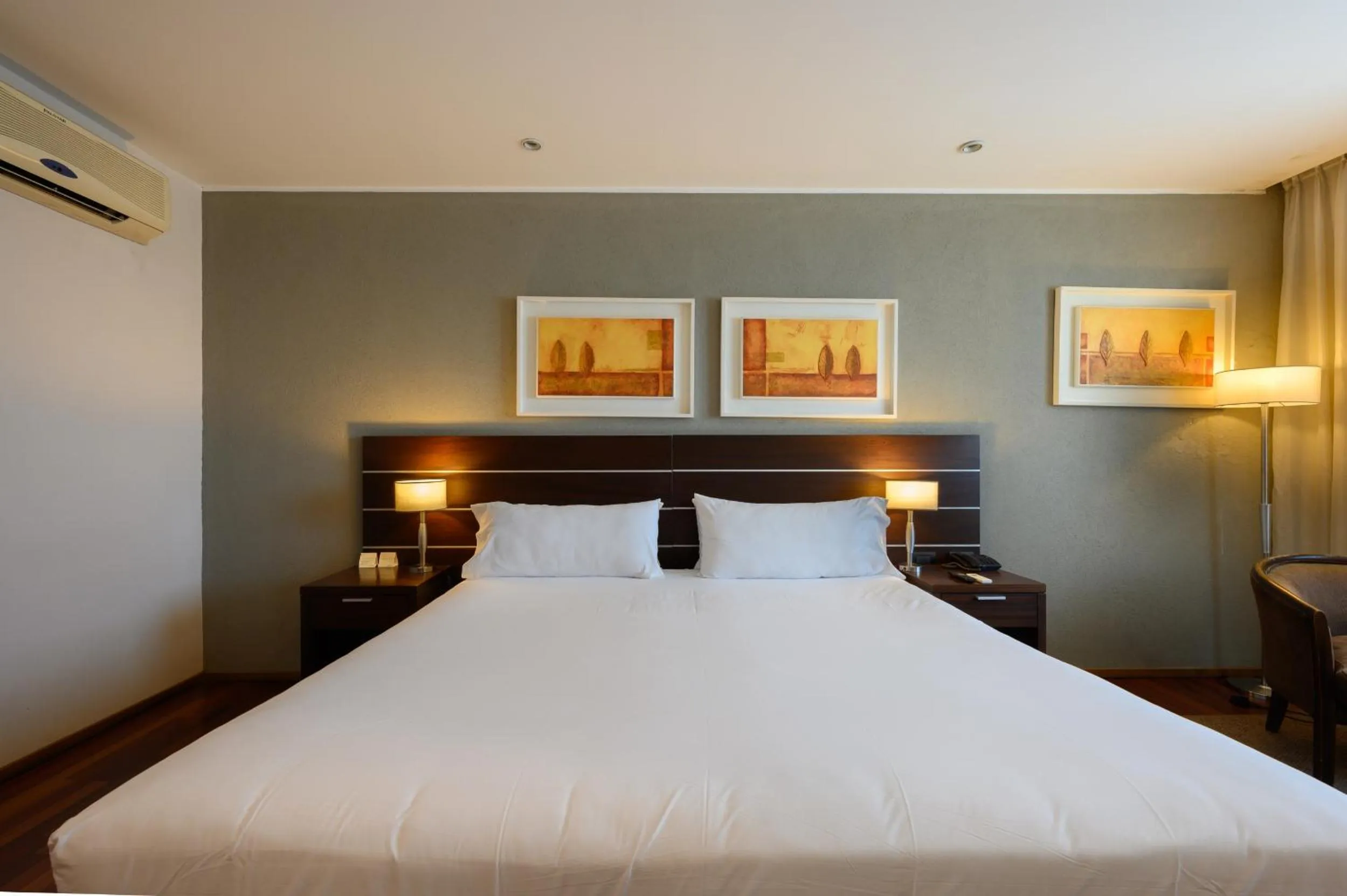 Bed in Orfeo Suites Cordoba