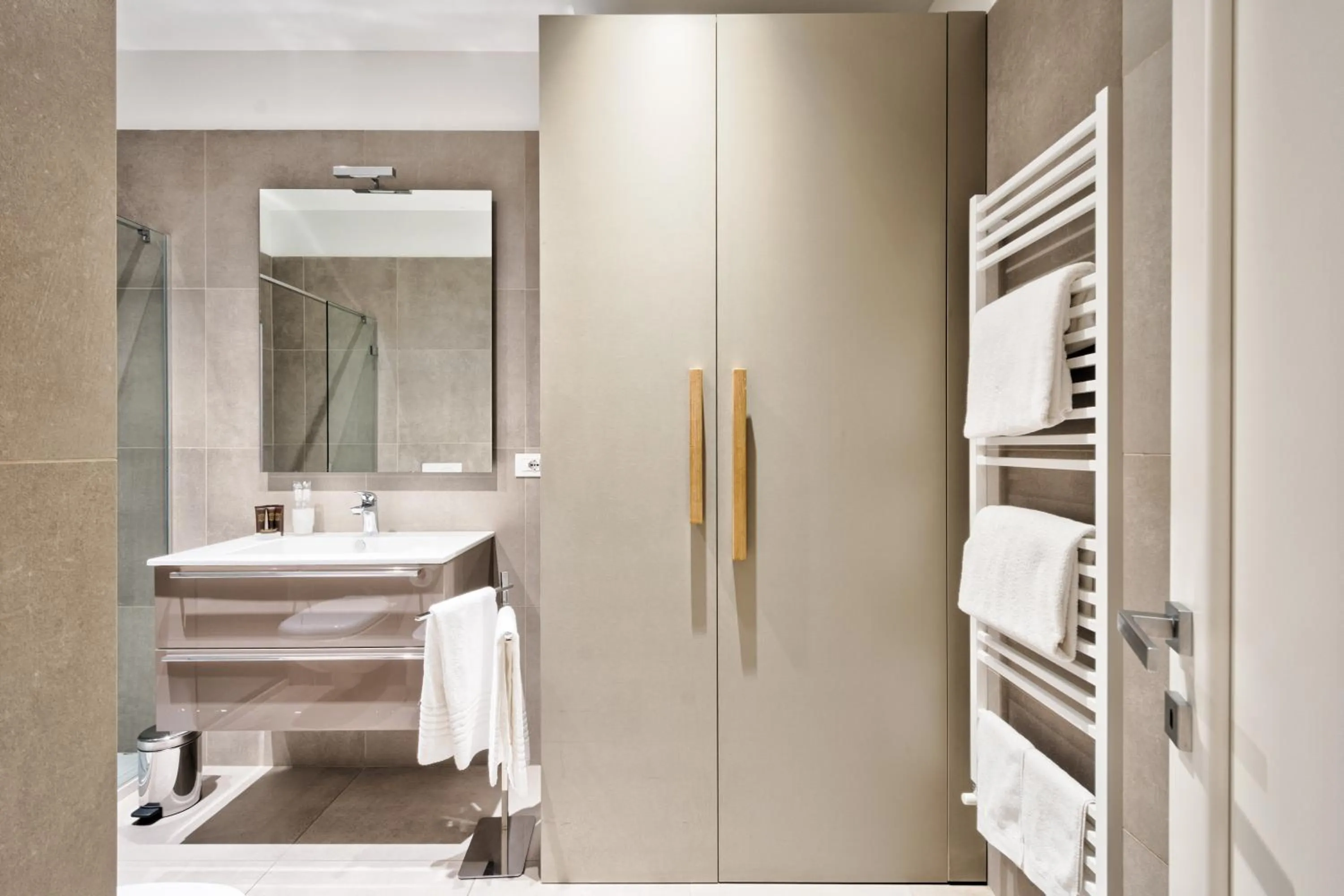 Bathroom in Palazzo Del Carretto-Art Apartments and Guesthouse