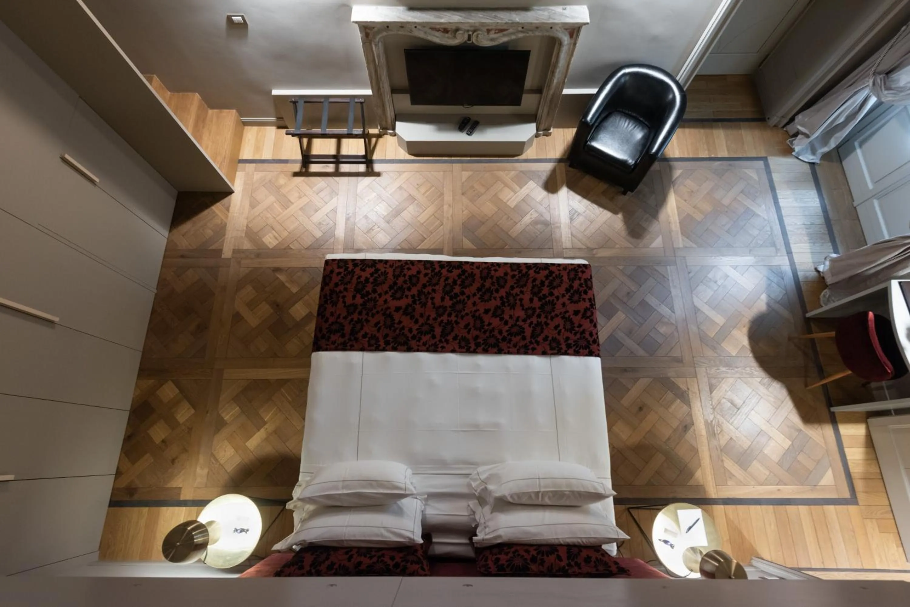 TV and multimedia in Palazzo Del Carretto-Art Apartments and Guesthouse