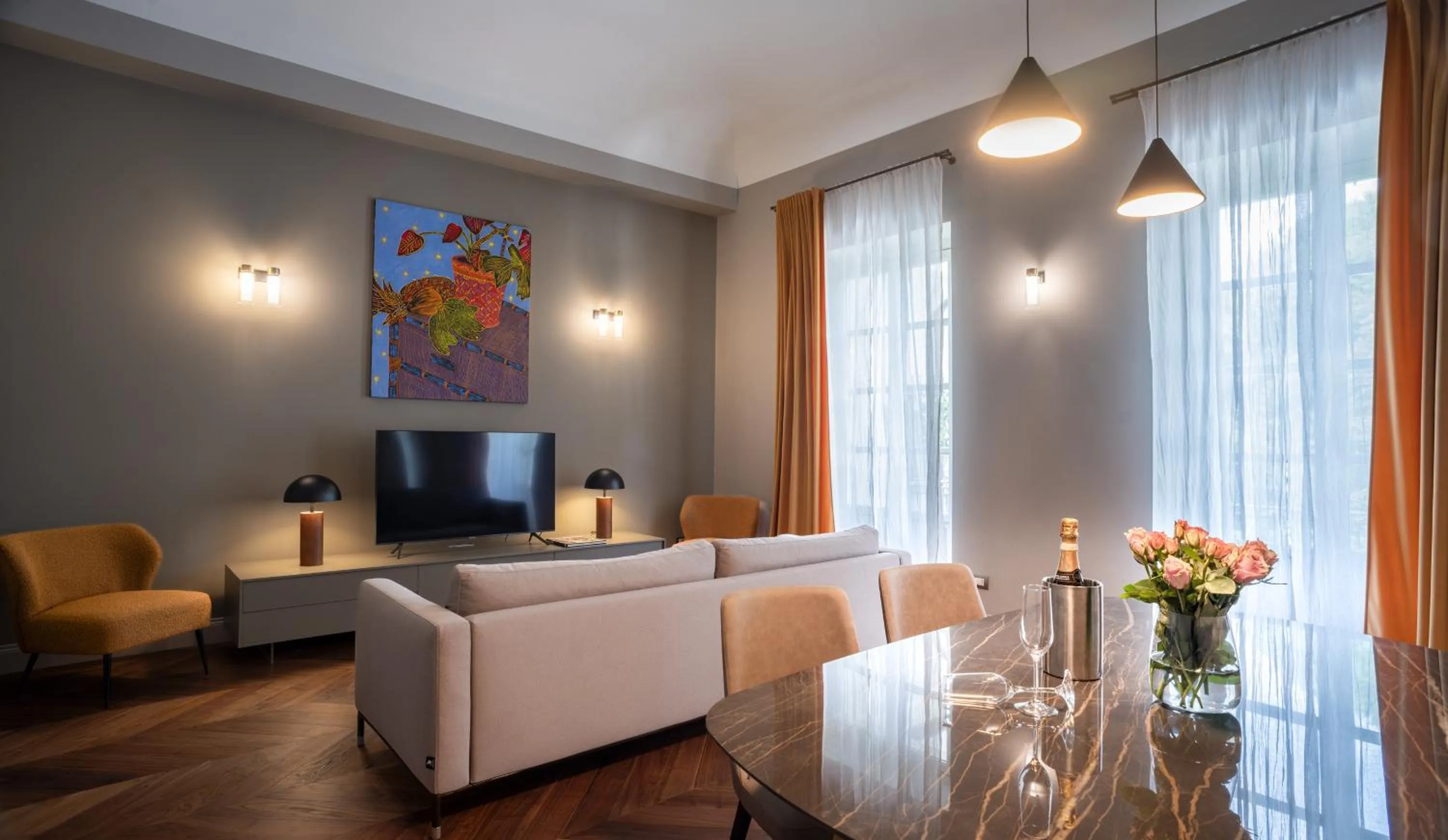 TV and multimedia in Palazzo Del Carretto-Art Apartments and Guesthouse