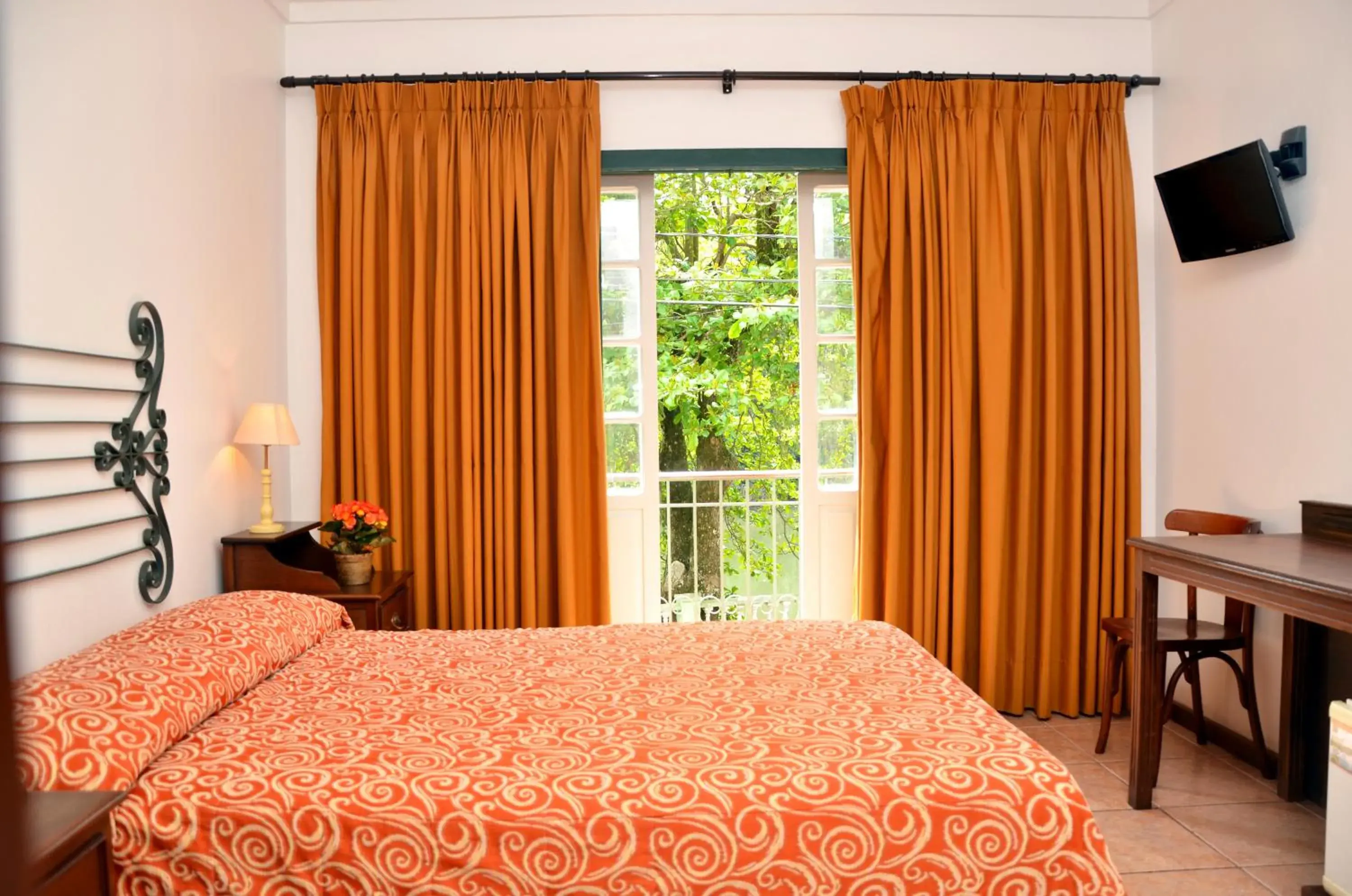 Double Room with Balcony in Casa do Manequinho Hotel e Restaurante Double Room with Balcony in Casa do Manequinho Hotel e Restaurante