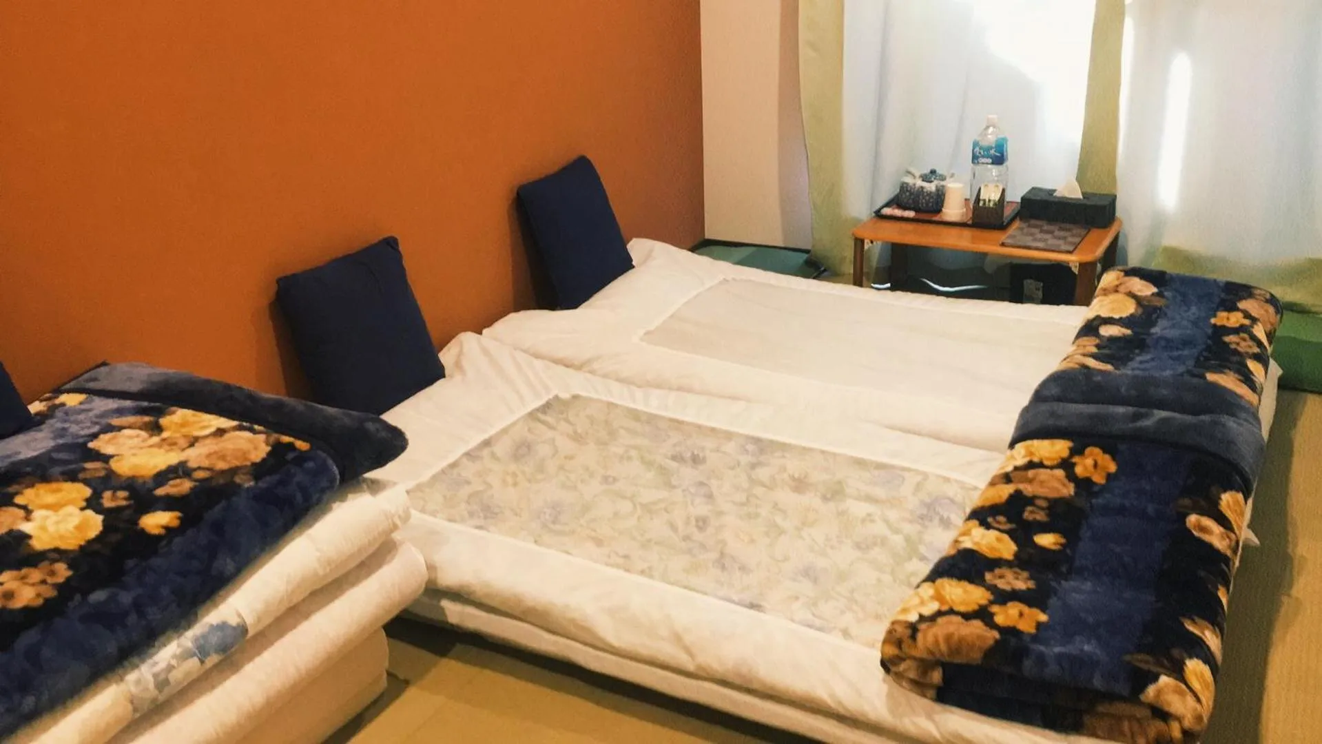 Bedroom, Bed in Saikou