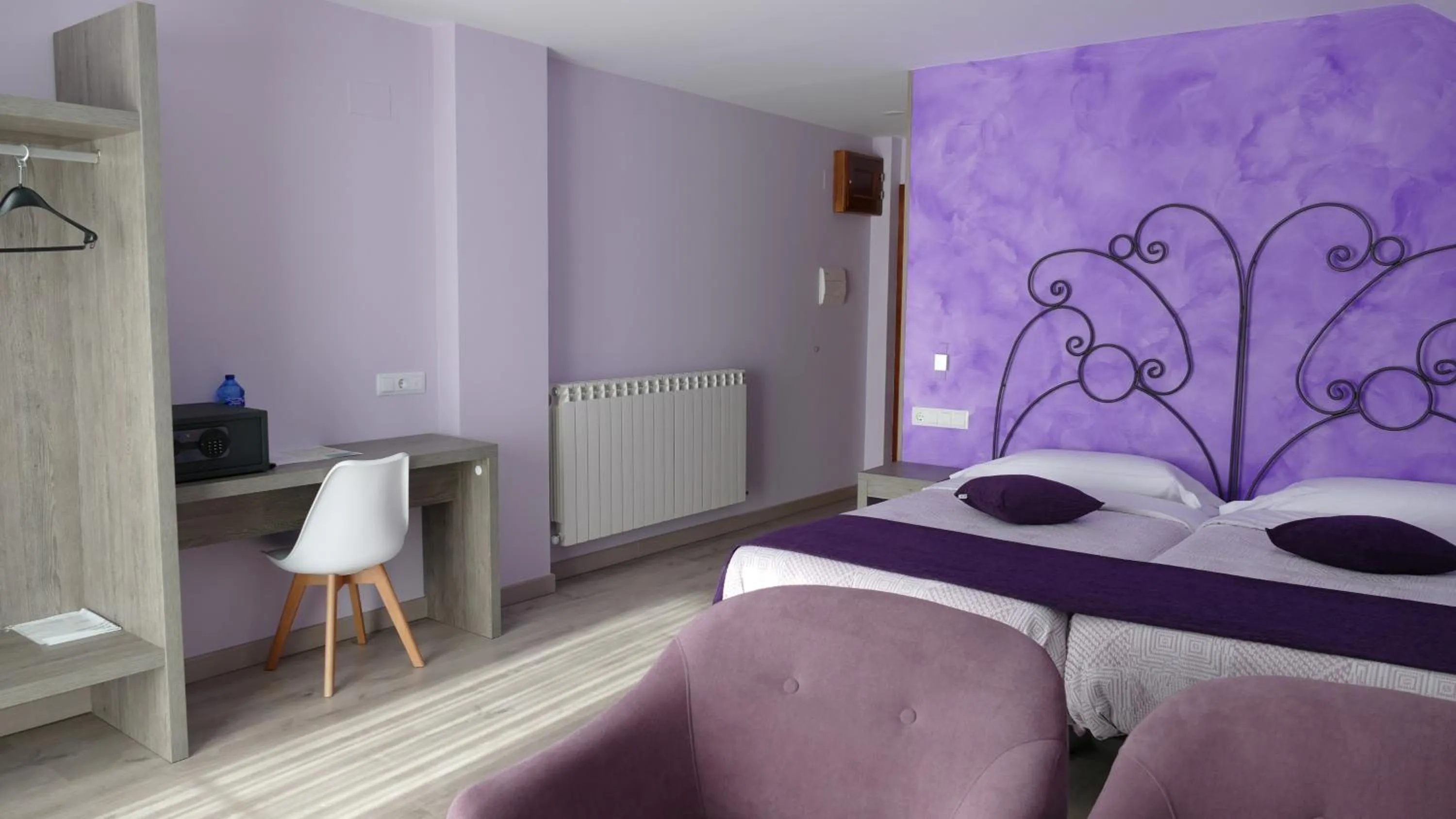 Photo of the whole room, Bed in Hotel Rural El Nido de Pinares