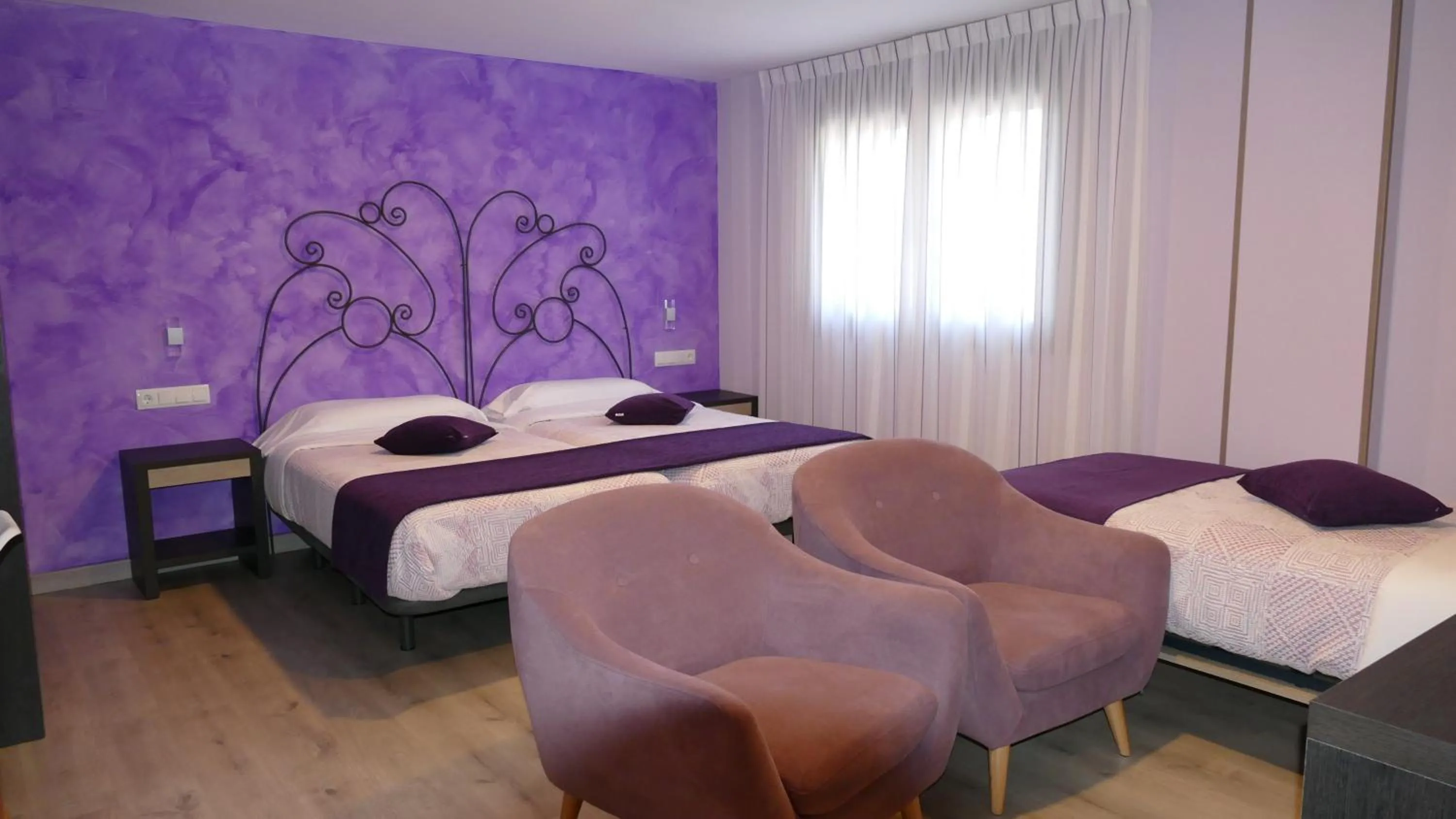 Photo of the whole room, Bed in Hotel Rural El Nido de Pinares