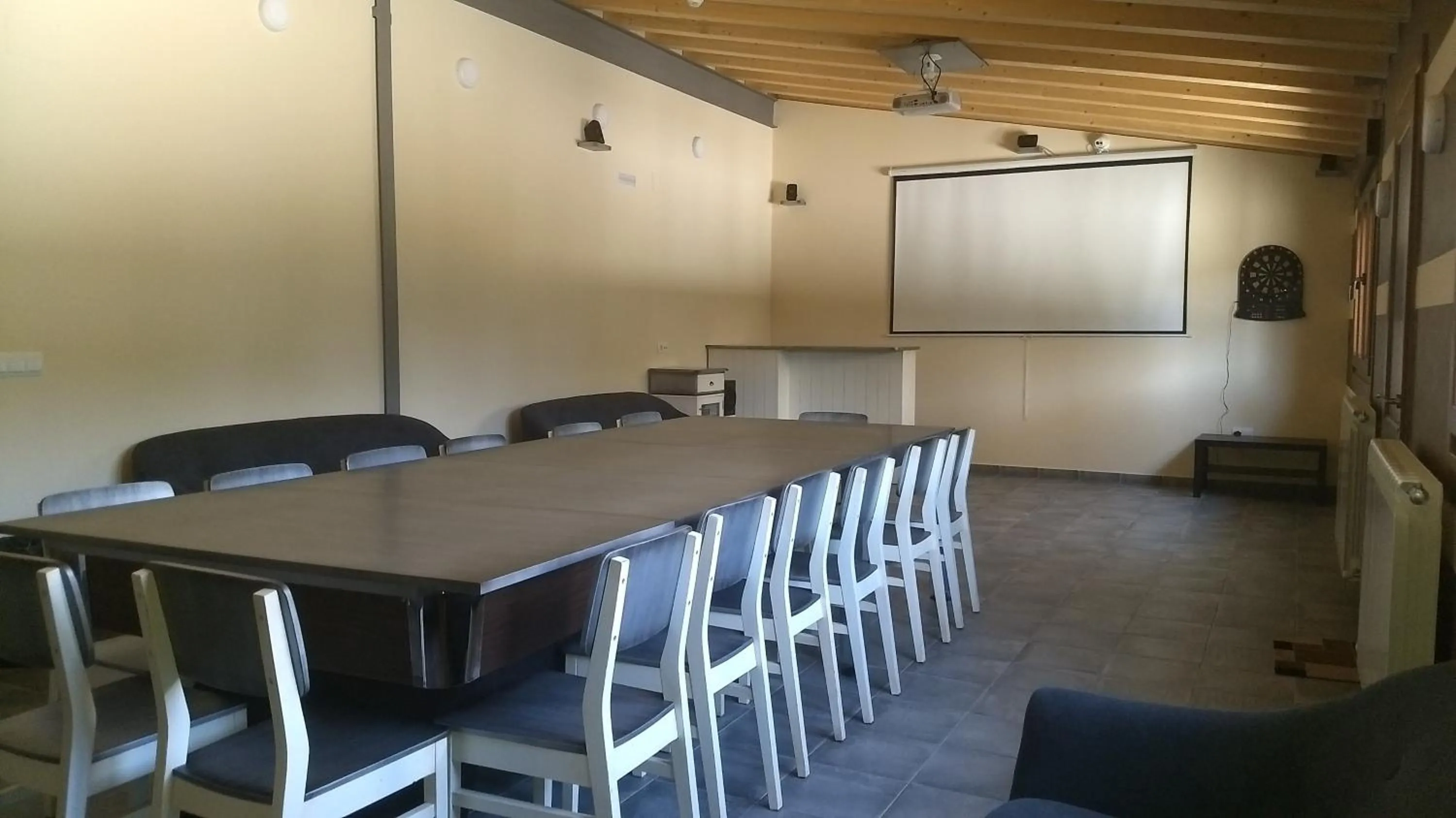 Communal lounge/ TV room in Hotel Rural El Nido de Pinares