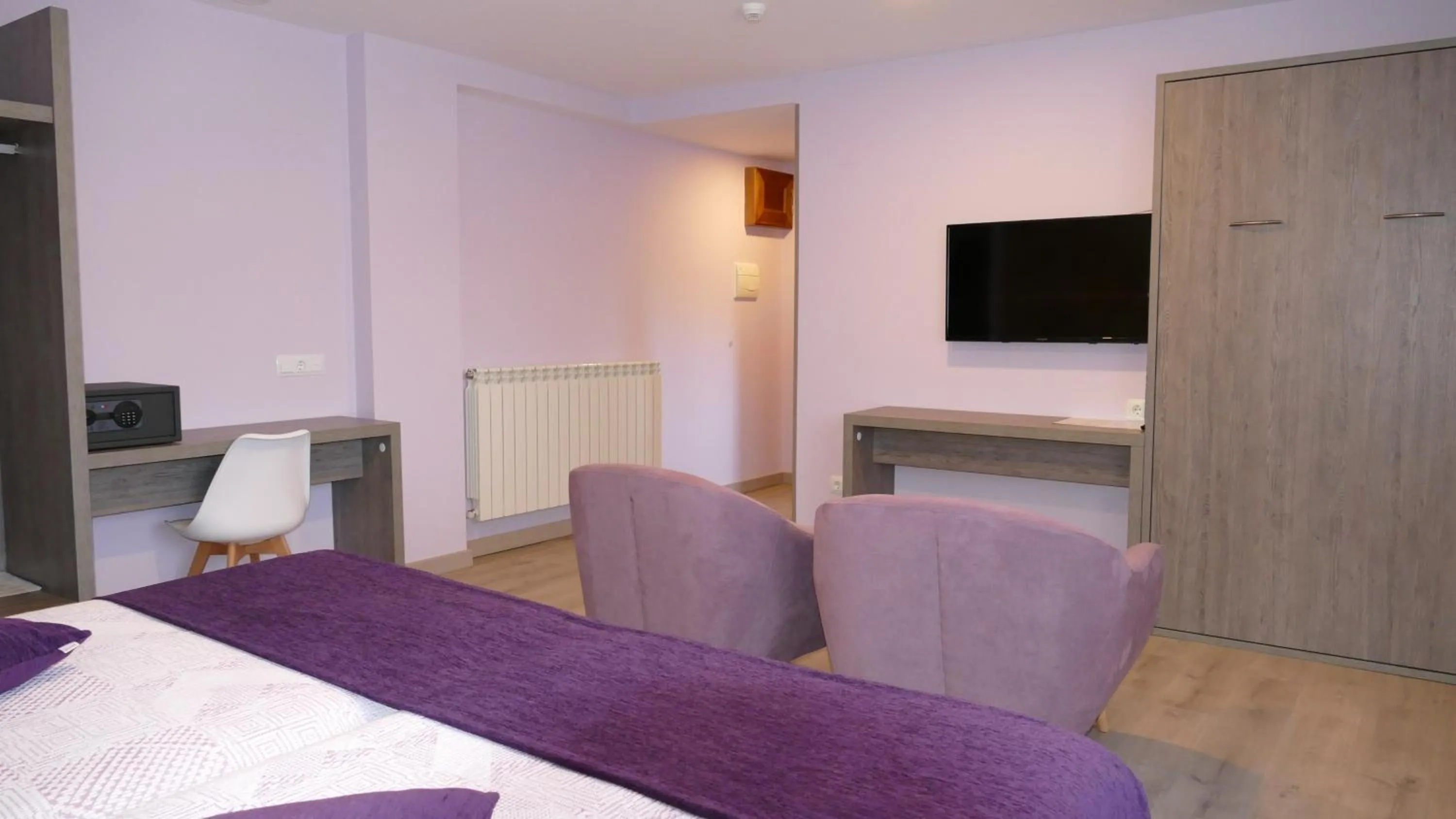 Photo of the whole room, Bed in Hotel Rural El Nido de Pinares