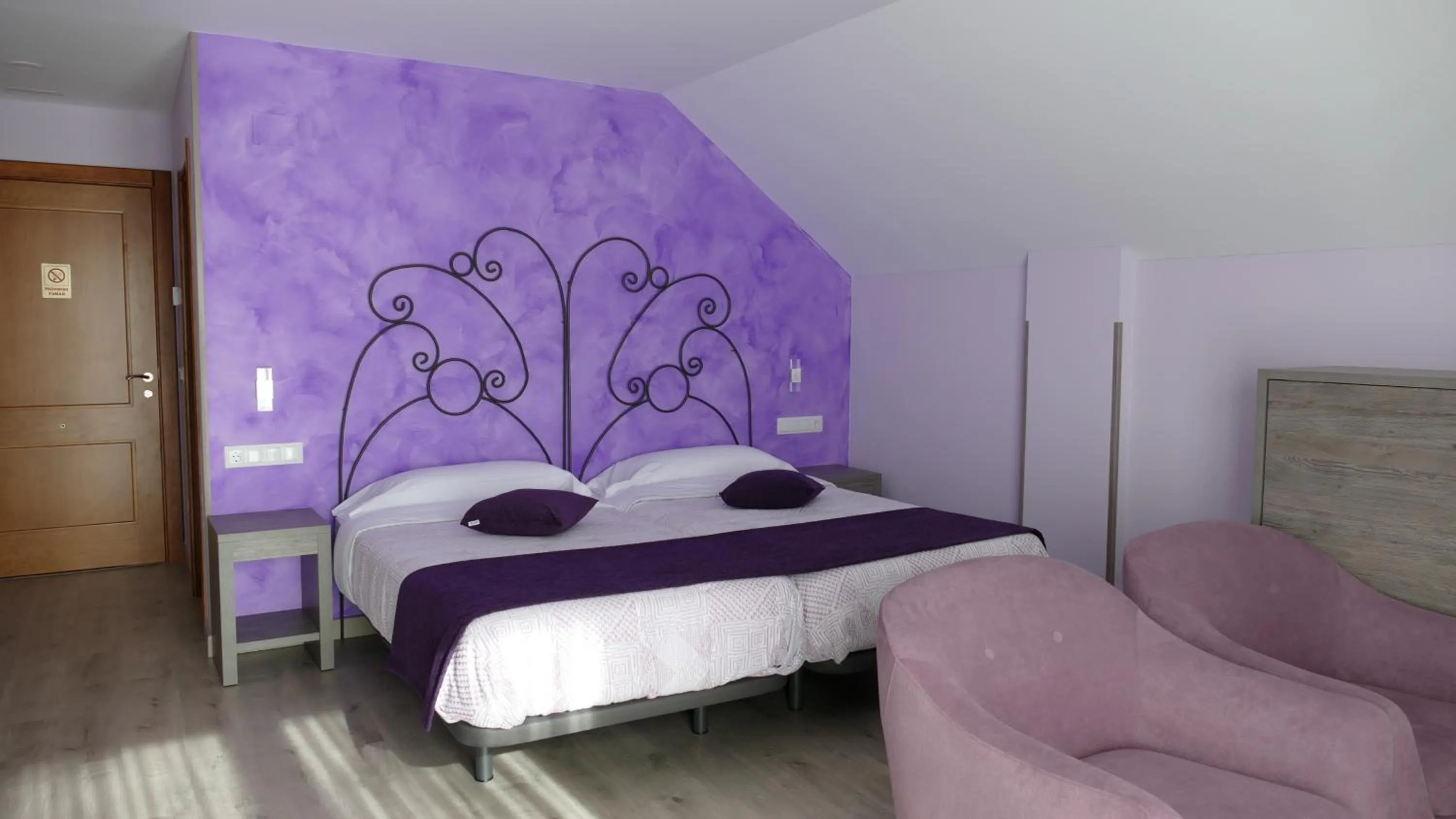 Photo of the whole room, Bed in Hotel Rural El Nido de Pinares