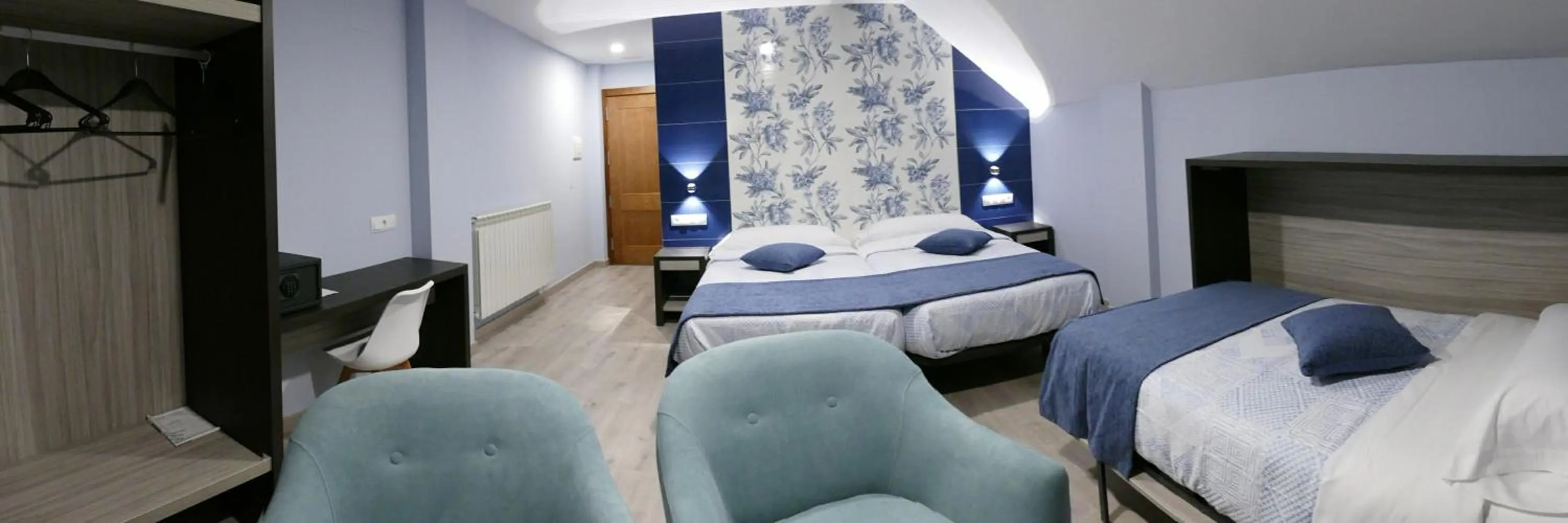 Photo of the whole room, Bed in Hotel Rural El Nido de Pinares