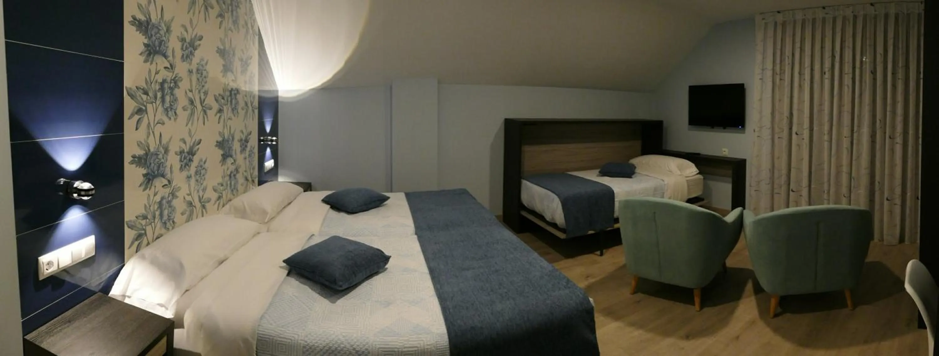 Photo of the whole room, Bed in Hotel Rural El Nido de Pinares