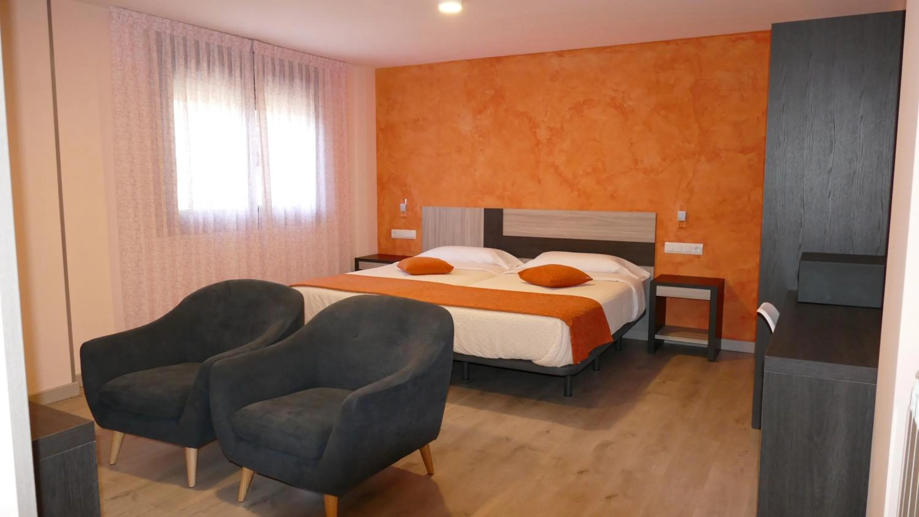 Photo of the whole room, Bed in Hotel Rural El Nido de Pinares