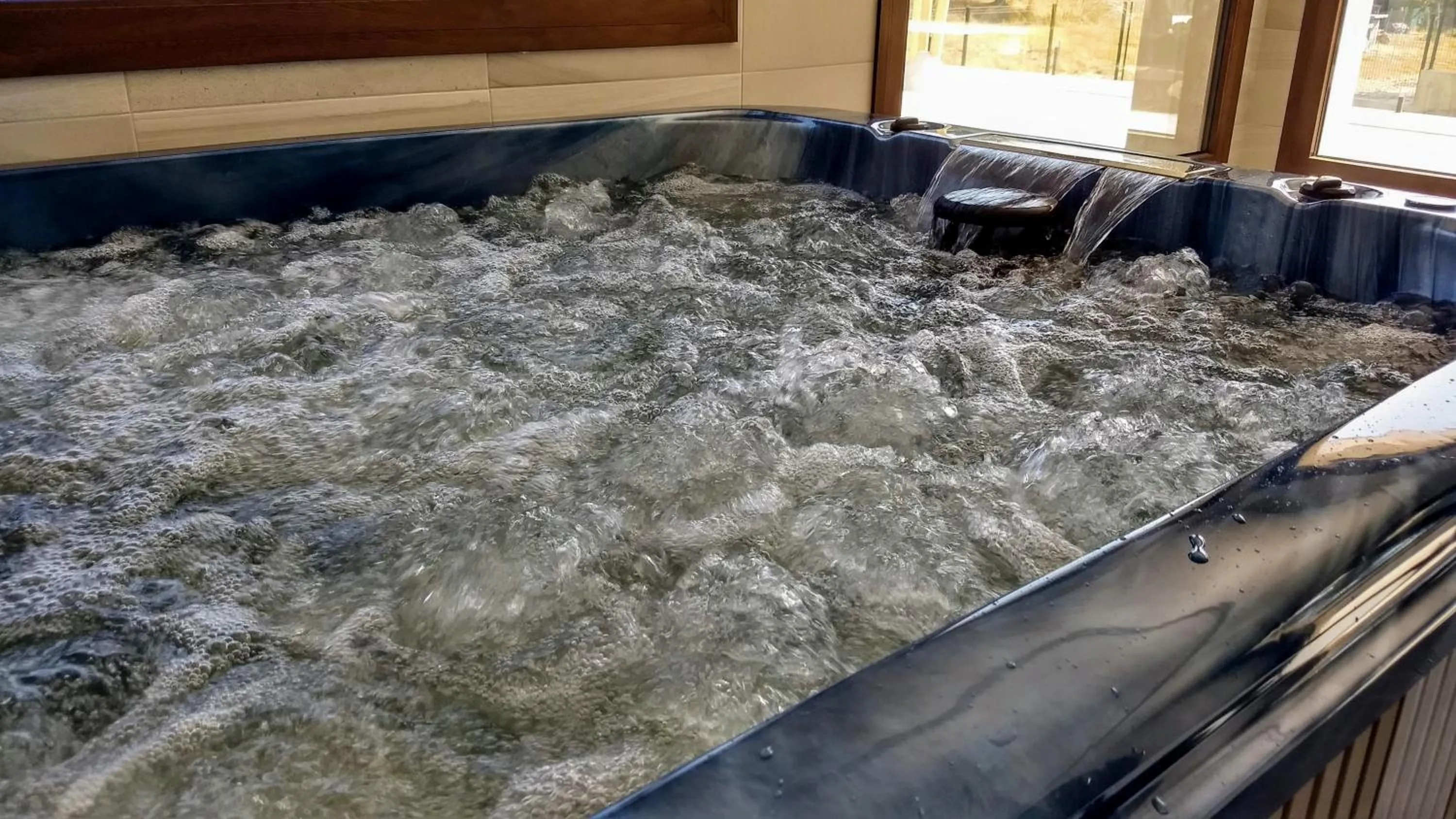 Hot Tub in Hotel Rural El Nido de Pinares