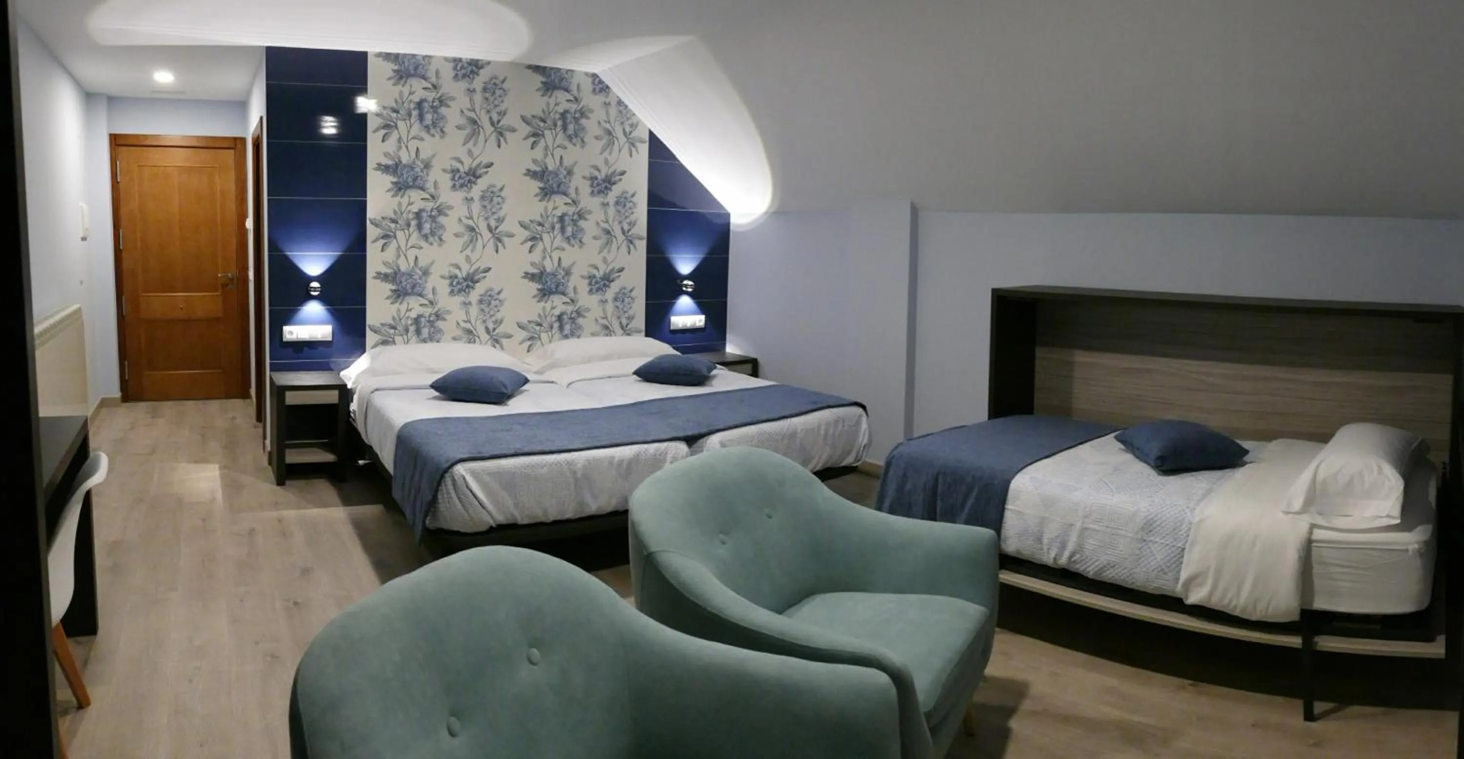 Photo of the whole room, Bed in Hotel Rural El Nido de Pinares