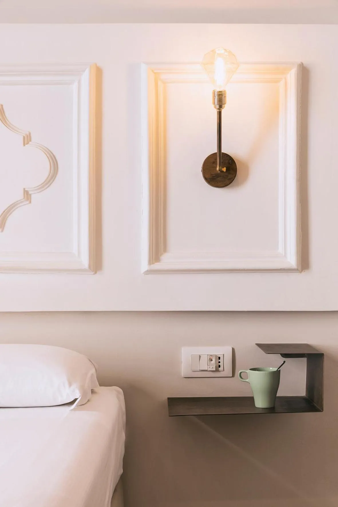 Decorative detail, Bed in La Smorfia