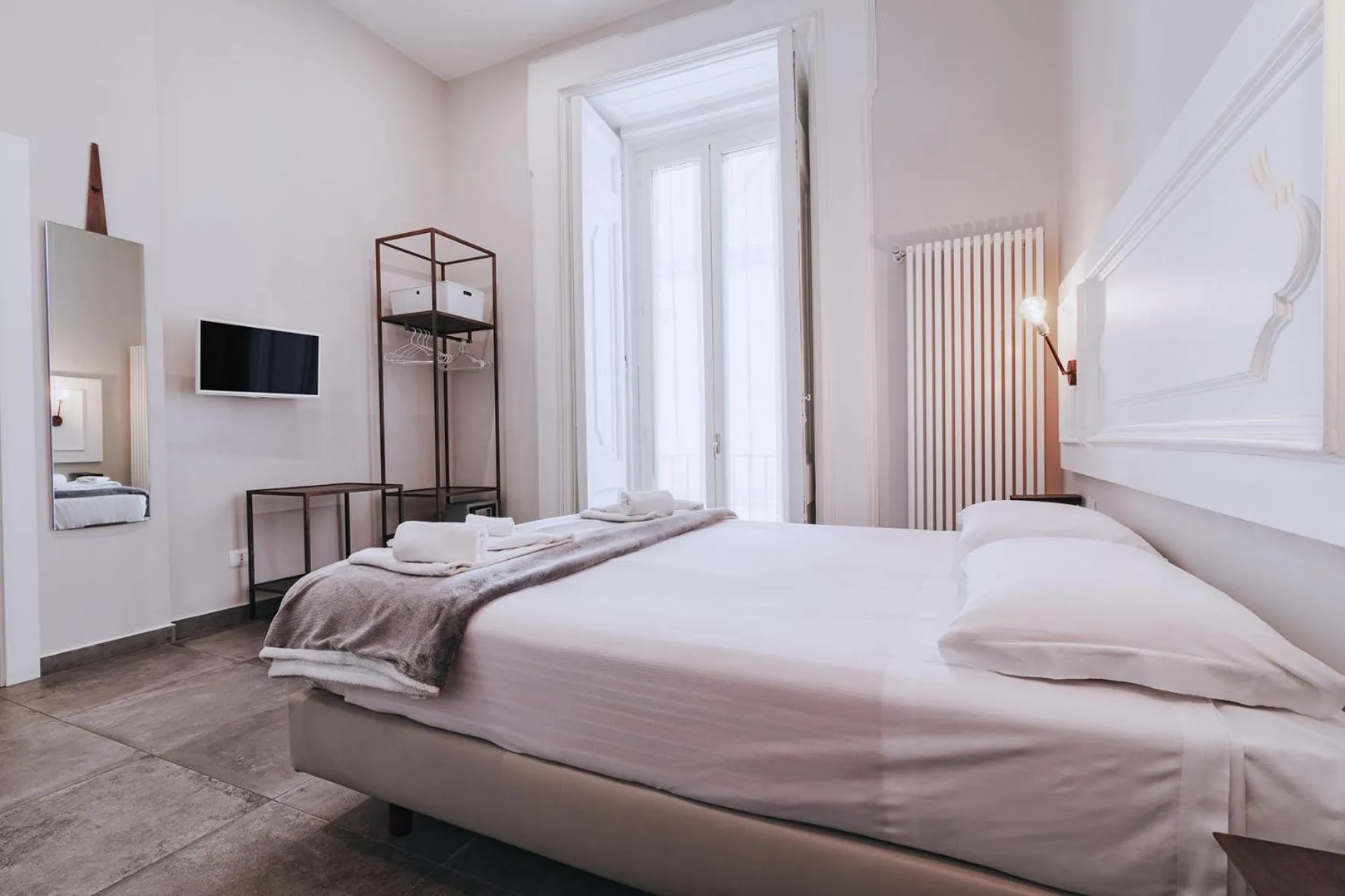 Bedroom, Bed in La Smorfia