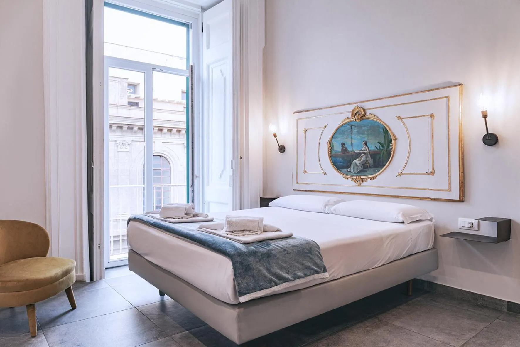 Photo of the whole room, Bed in La Smorfia