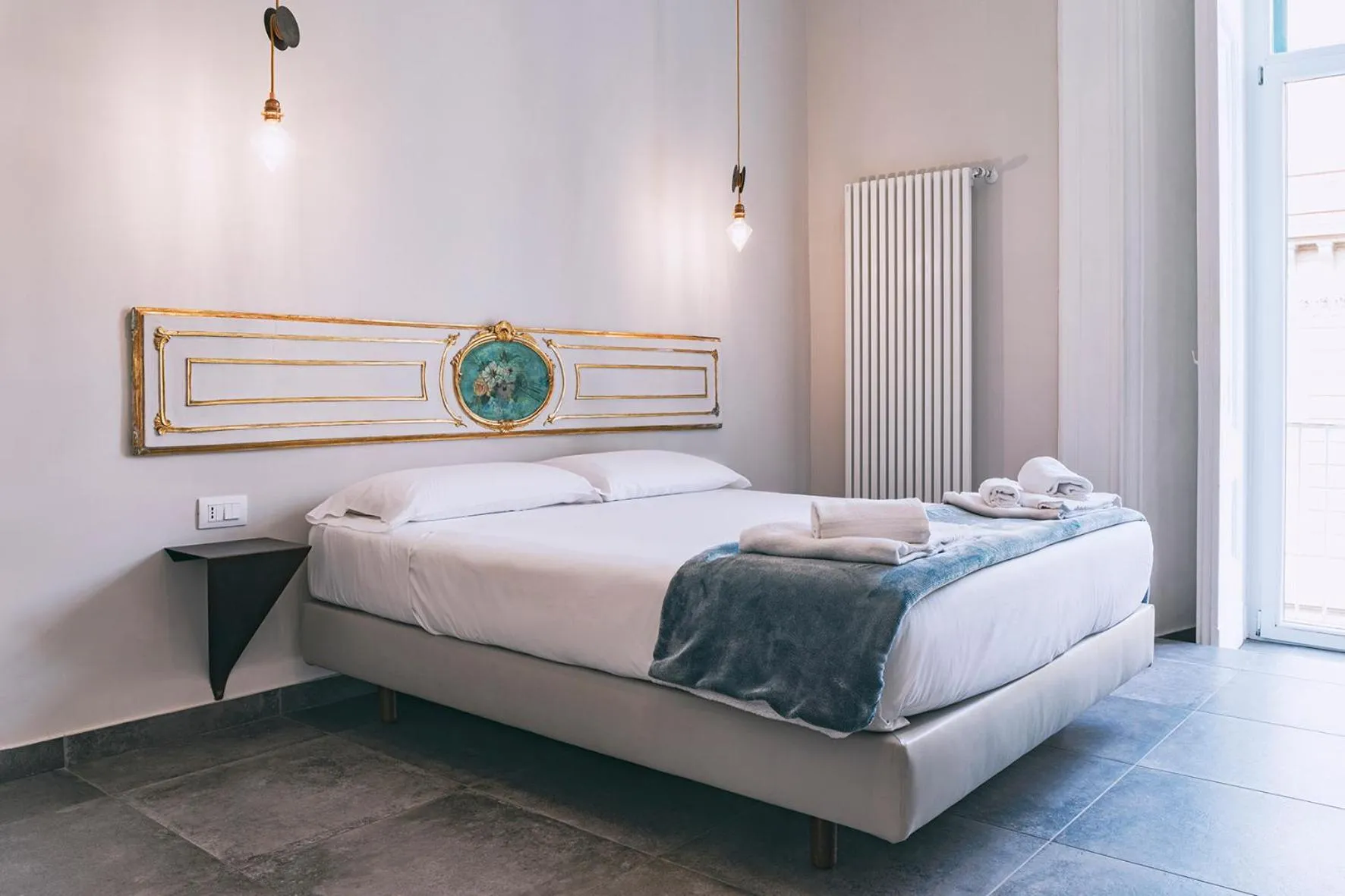 Bedroom, Bed in La Smorfia