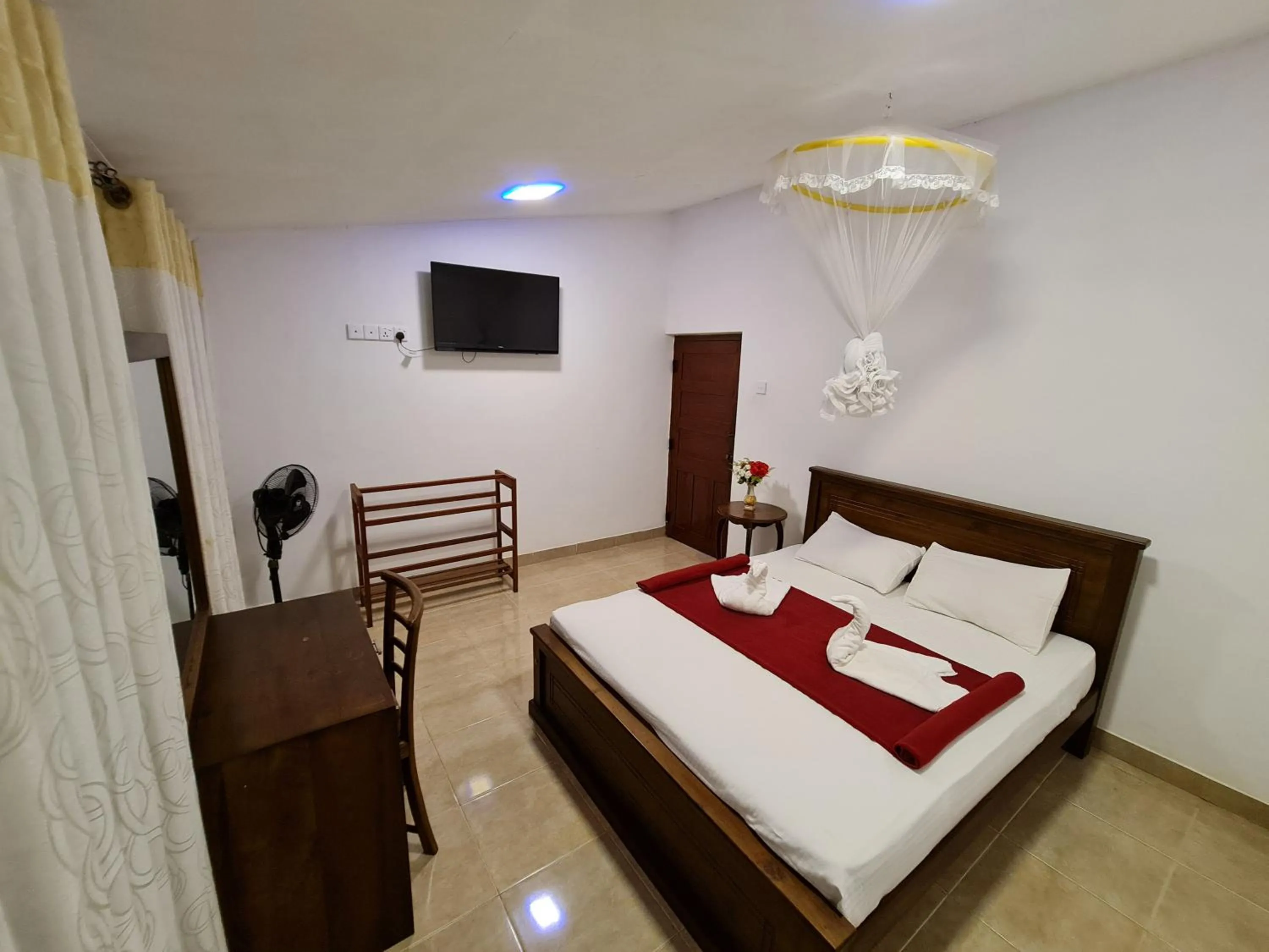 Queen Room - single occupancy in Hotel Serendib Hill