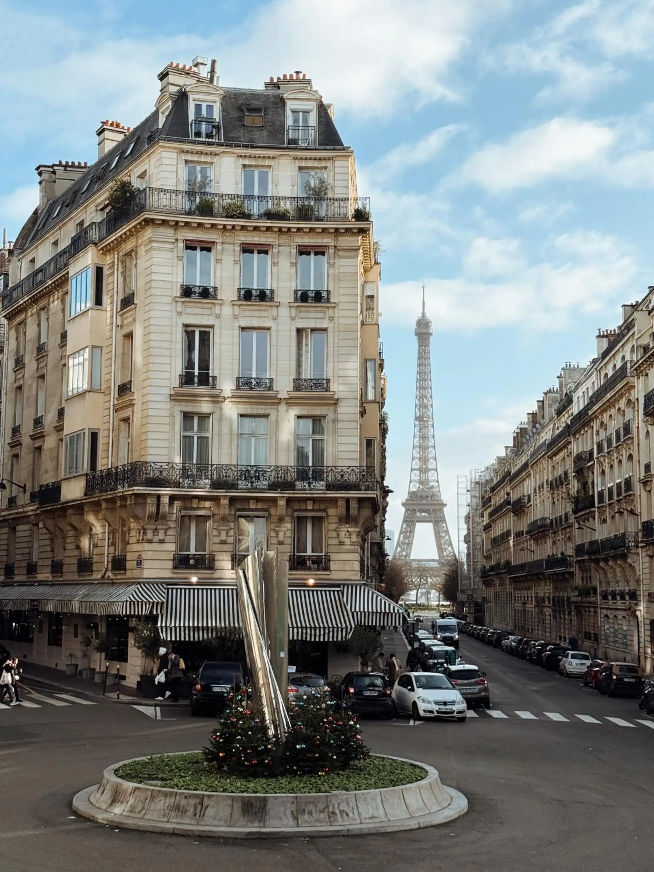 City view in Le Metropolitan, Paris Tour Eiffel, a Tribute Portfolio Hotel City view in Le Metropolitan, Paris Tour Eiffel, a Tribute Portfolio Hotel