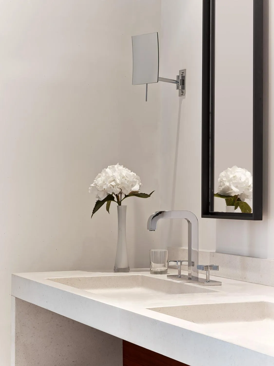 Bathroom in Le Metropolitan, Paris Tour Eiffel, a Tribute Portfolio Hotel