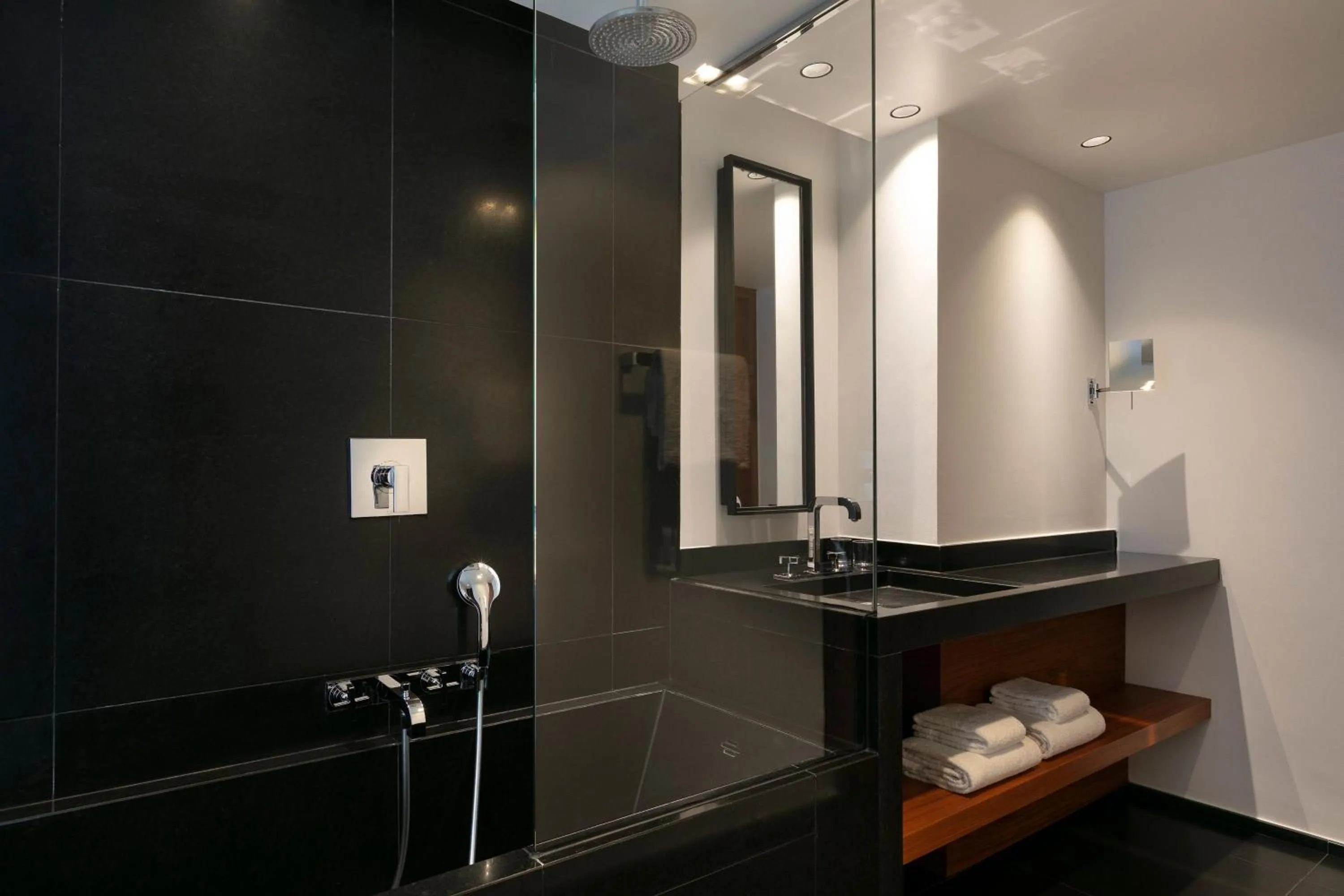 Bathroom in Le Metropolitan, Paris Tour Eiffel, a Tribute Portfolio Hotel