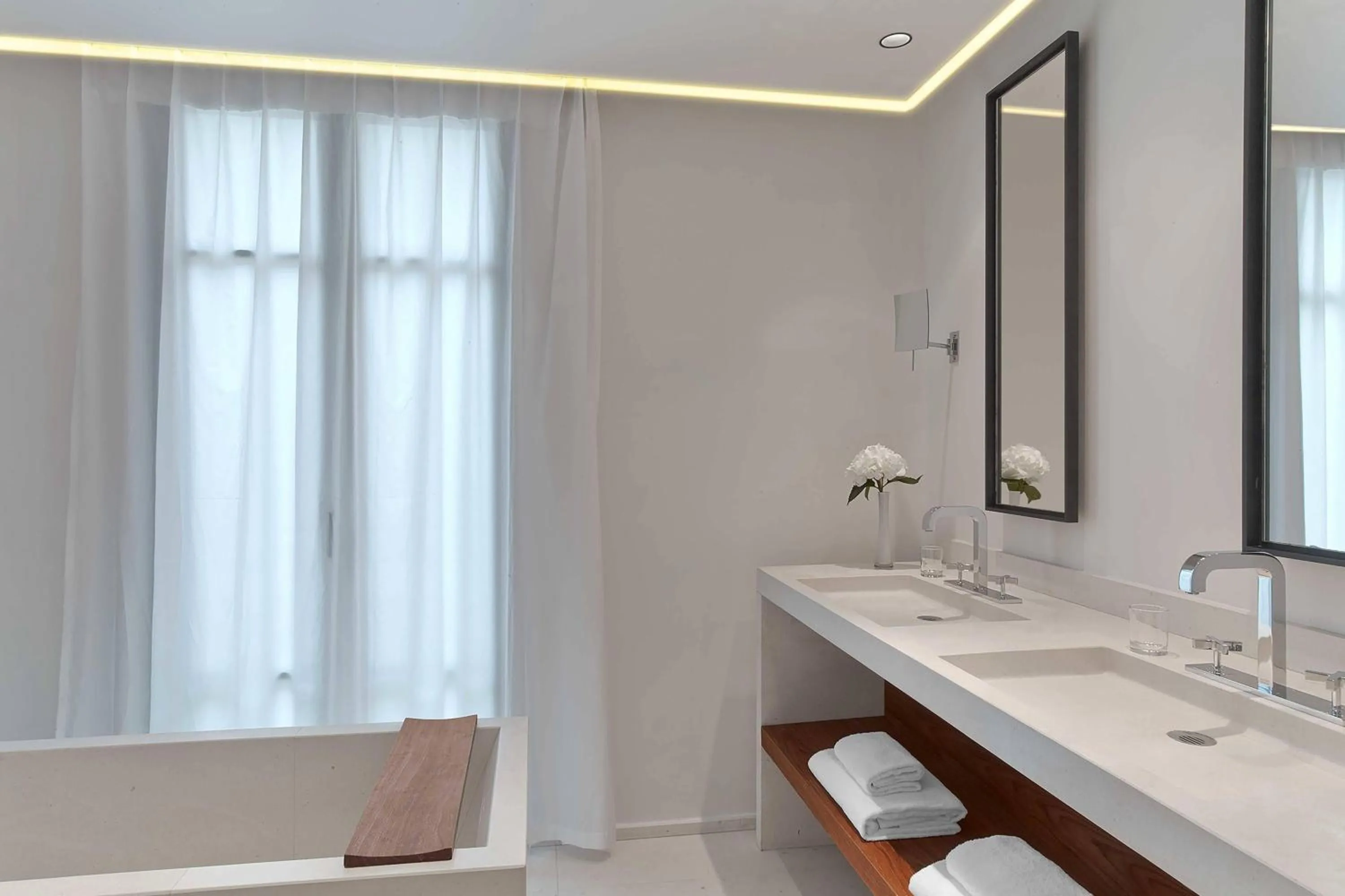 Bathroom in Le Metropolitan, Paris Tour Eiffel, a Tribute Portfolio Hotel