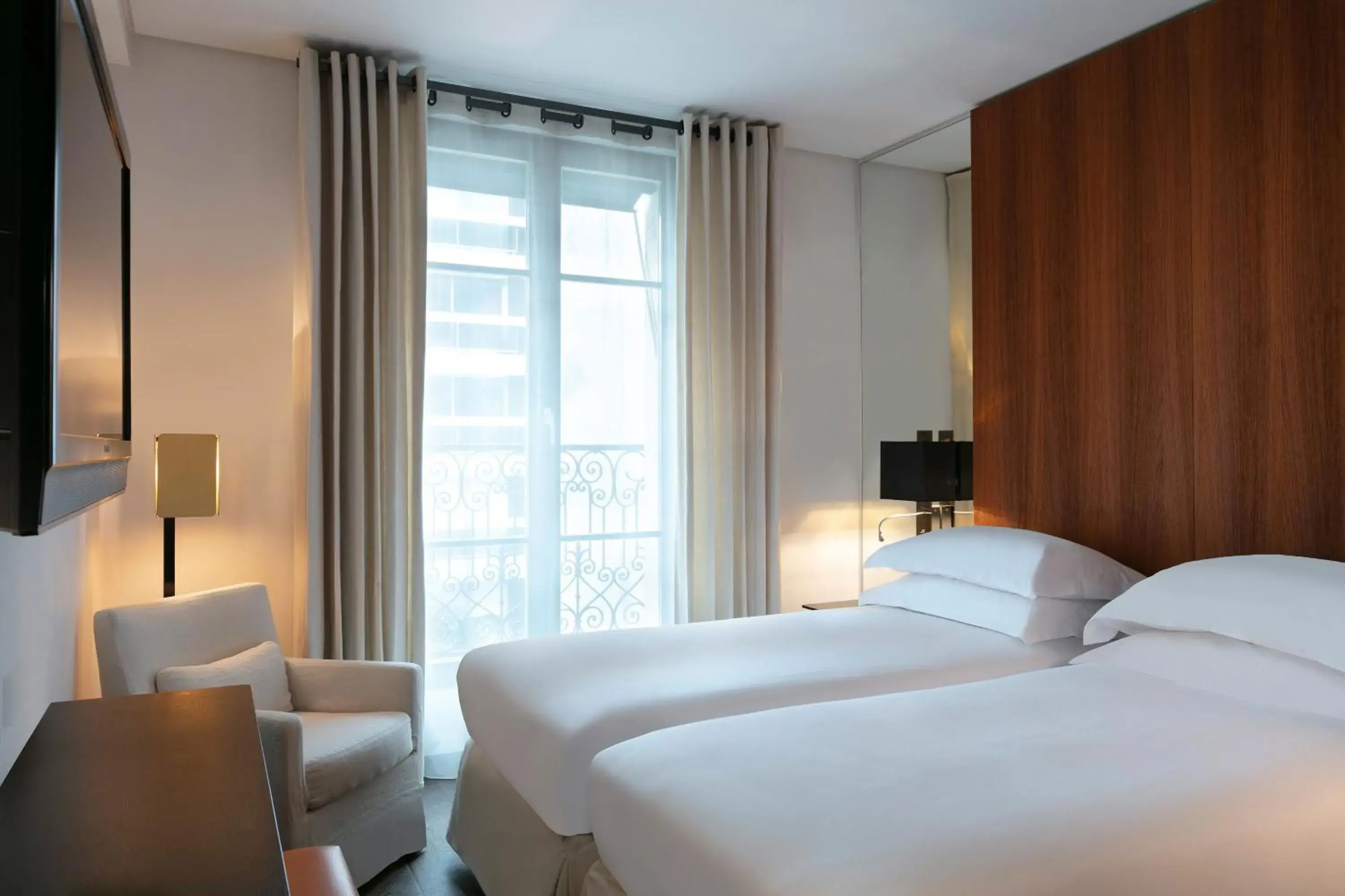 Superior, Guest room, 2 Twin/Single Bed(s) in Le Metropolitan, Paris Tour Eiffel, a Tribute Portfolio Hotel Superior, Guest room, 2 Twin/Single Bed(s) in Le Metropolitan, Paris Tour Eiffel, a Tribute Portfolio Hotel