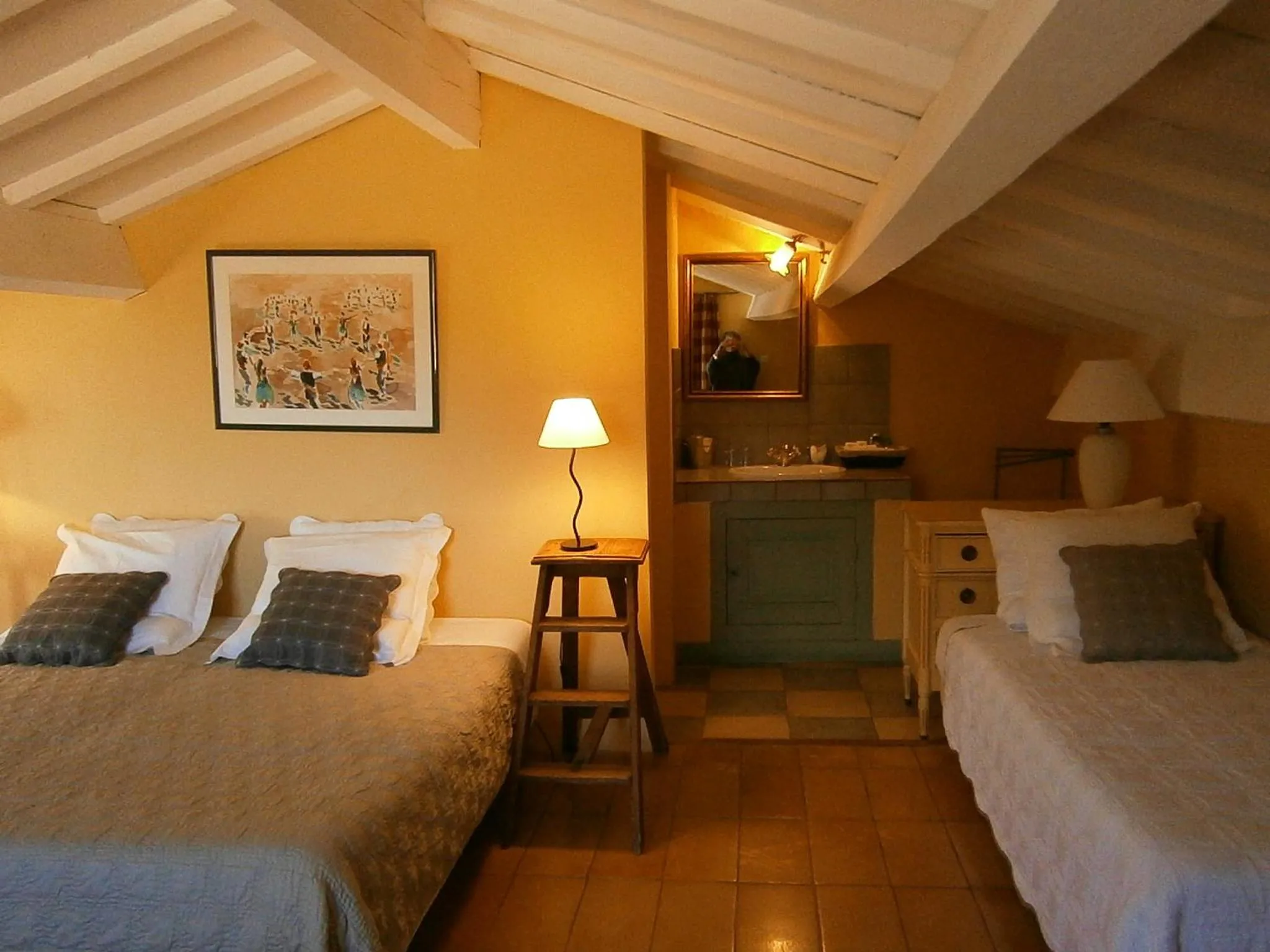 Photo of the whole room, Bed in Les Aiguières en Provence