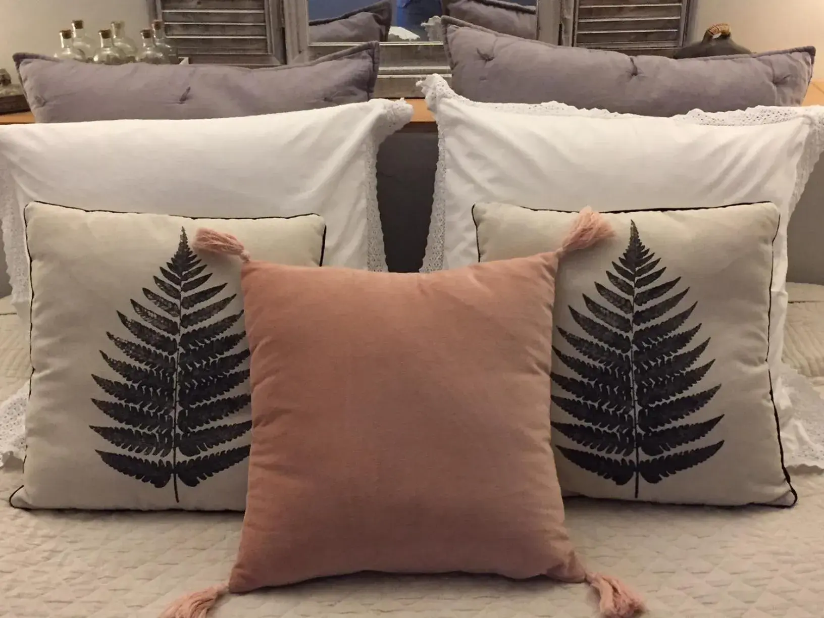 Double Room with Shower - single occupancy in Les Aiguières en Provence Double Room with Shower - single occupancy in Les Aiguières en Provence