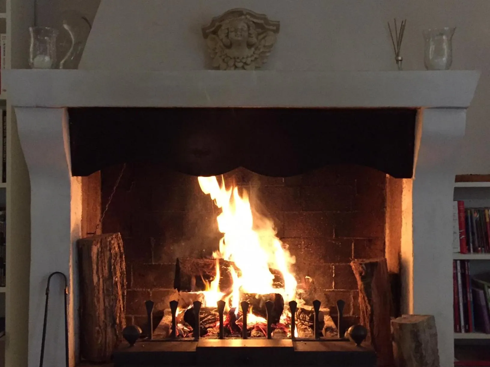 Communal lounge/ TV room in Les Aiguières en Provence