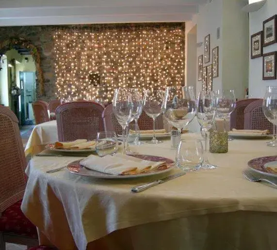 Restaurant/Places to Eat in Locanda dell'Oca Bianca
